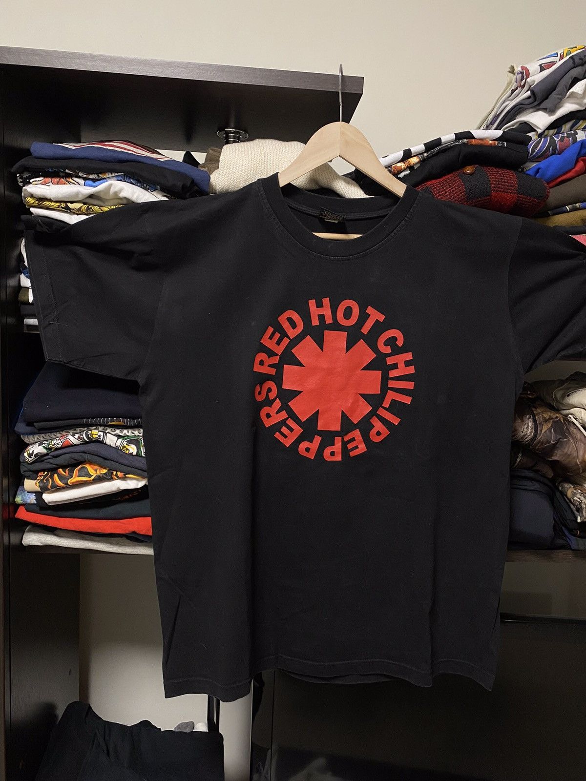 Band Tees Vintage Red Hot Chill Peppers Rock Tee Faded Size US XL / EU 56 / 4 - 2 Thumbnail