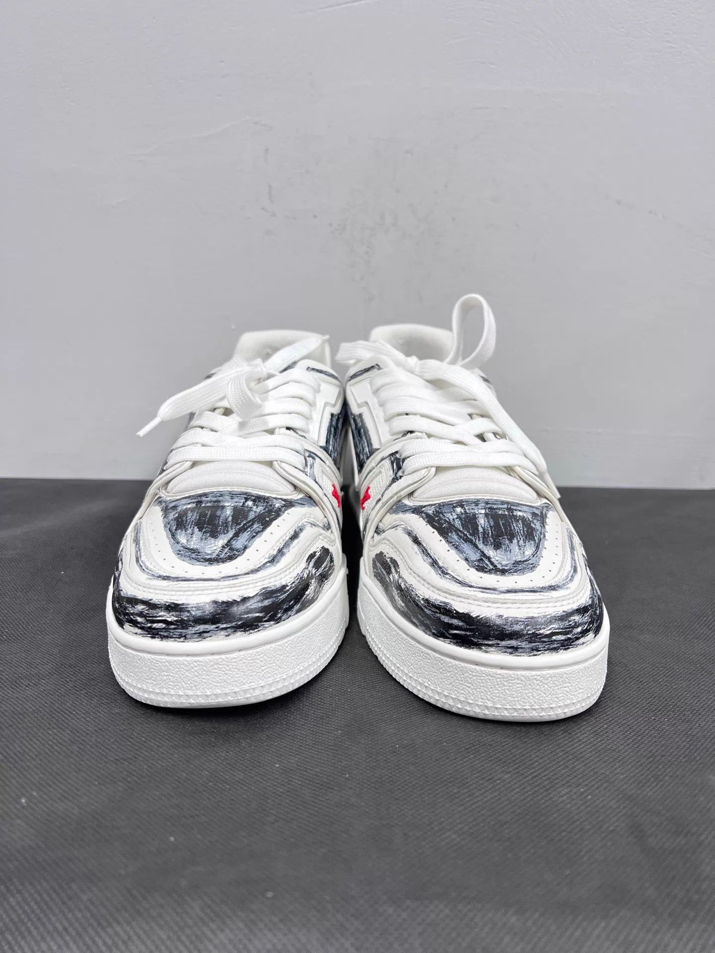 Louis Vuitton LV Trainer Hand-Painted Graffiti Sneaker 9.5 US / 43.5 EU Size US 10.5 / EU 43-44 - 2 Thumbnail