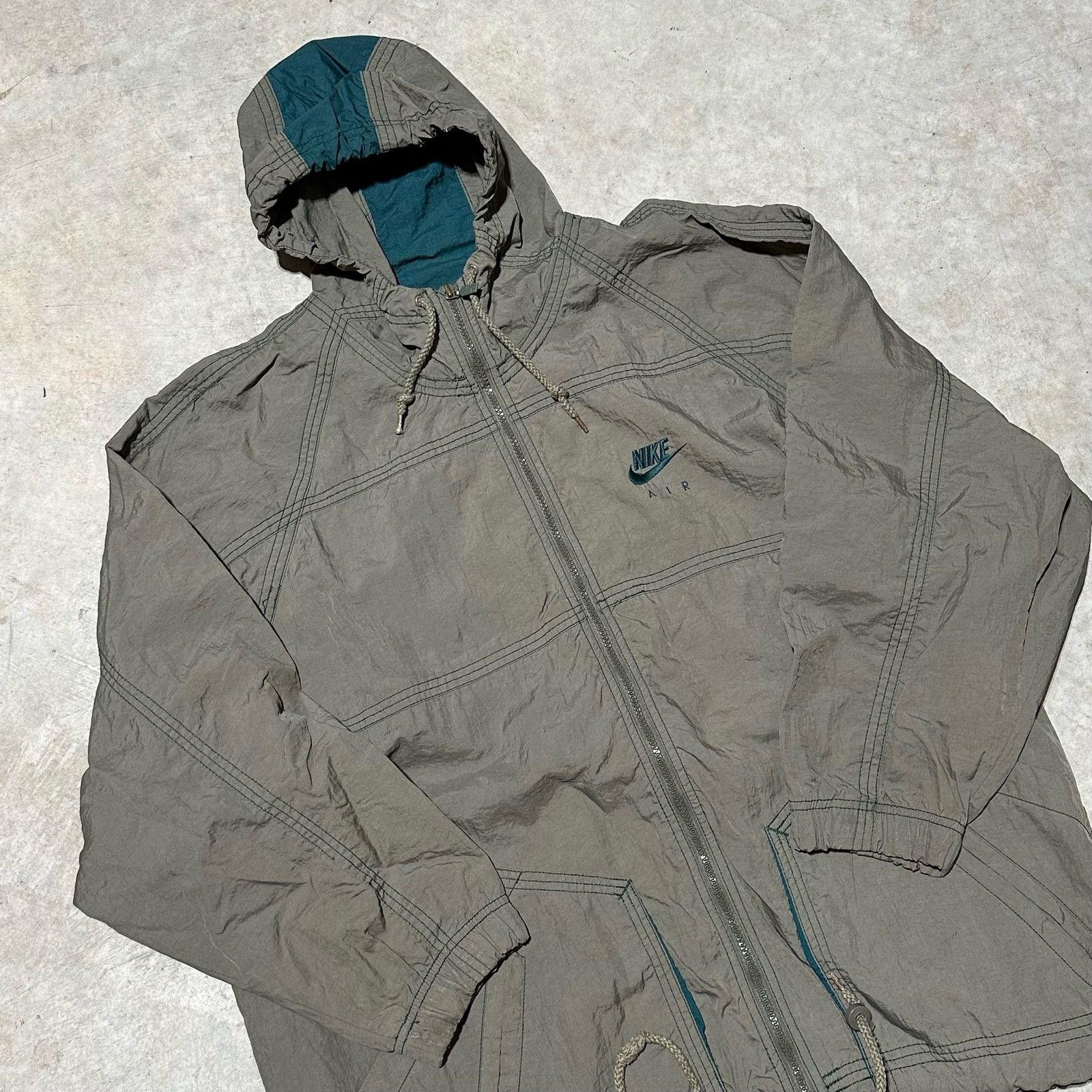 Nike Vintage Nike Windbreaker size Large in Men Size US L / EU 52-54 / 3 - 4 Thumbnail
