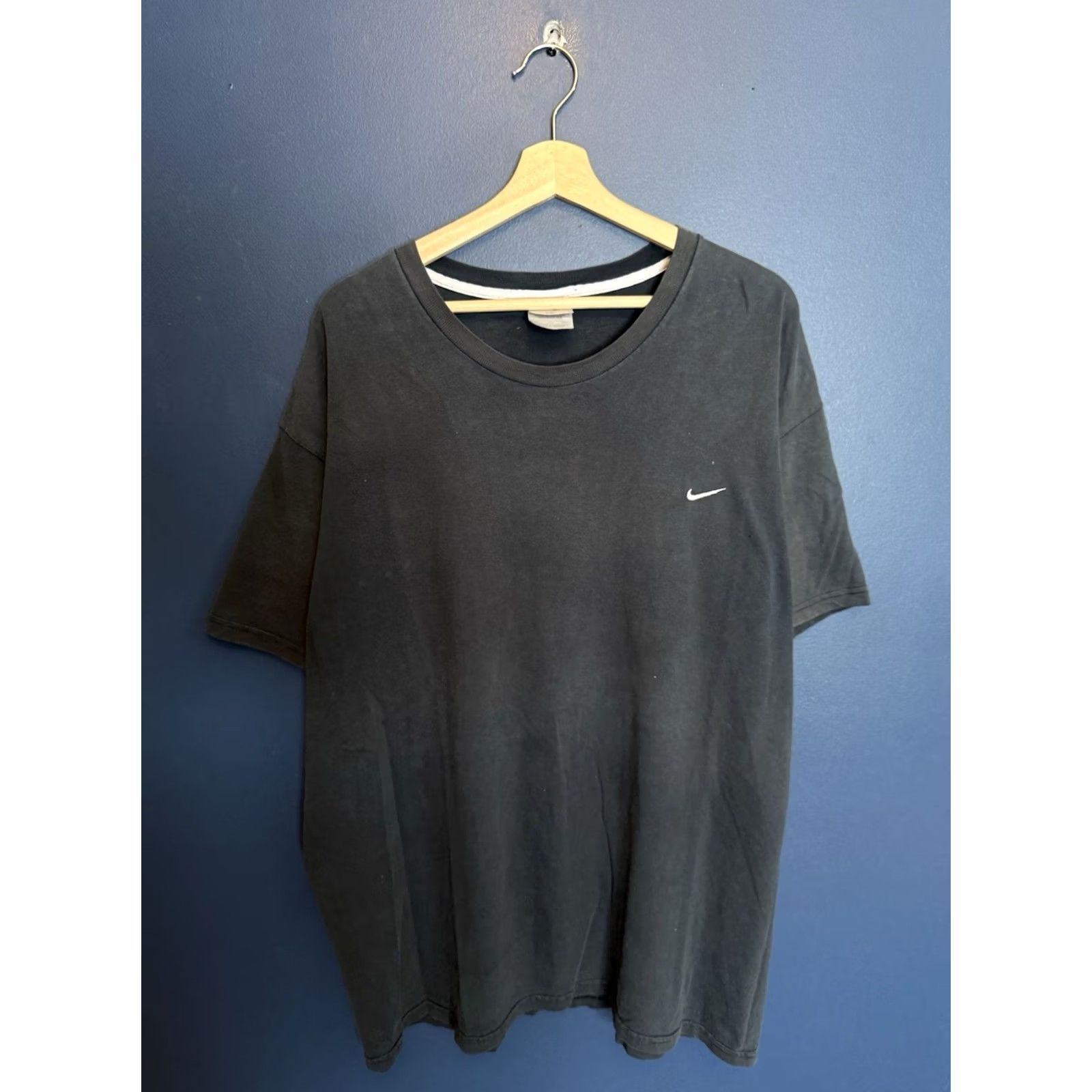 Nike VINTAGE Nike Black Tee Shirt Size 2XL Faded Swoosh Gray Tag Y2K Size US XXL / EU 58 / 5 - 3 Thumbnail