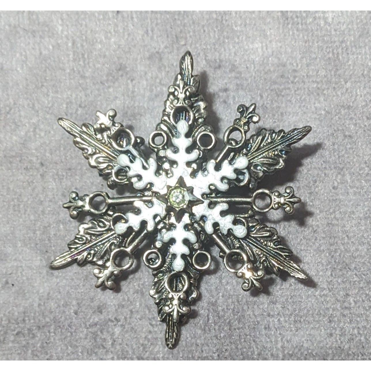 Other Whimsical Snowflake Silver Tone White Enamel Brooch Size ONE SIZE - 4 Thumbnail