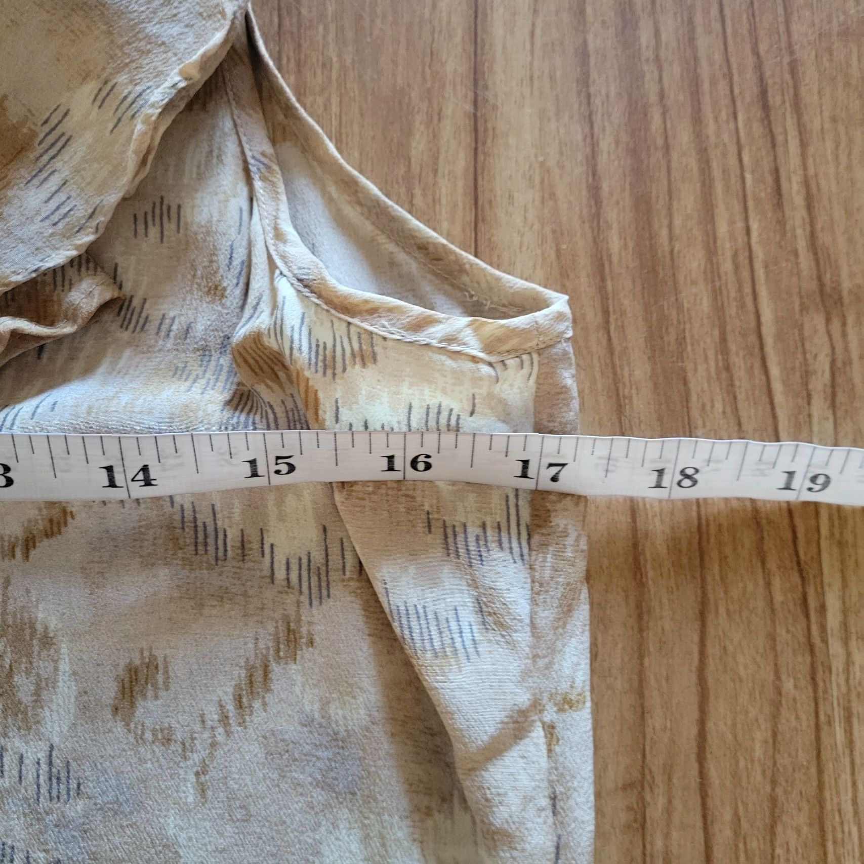 Talbots Talbots Top Shirt Womens 6 Petite Beige Silk Sleeveless V-Neck Ruffle Blouse Size M / US 6-8 / IT 42-44 - 7 Thumbnail
