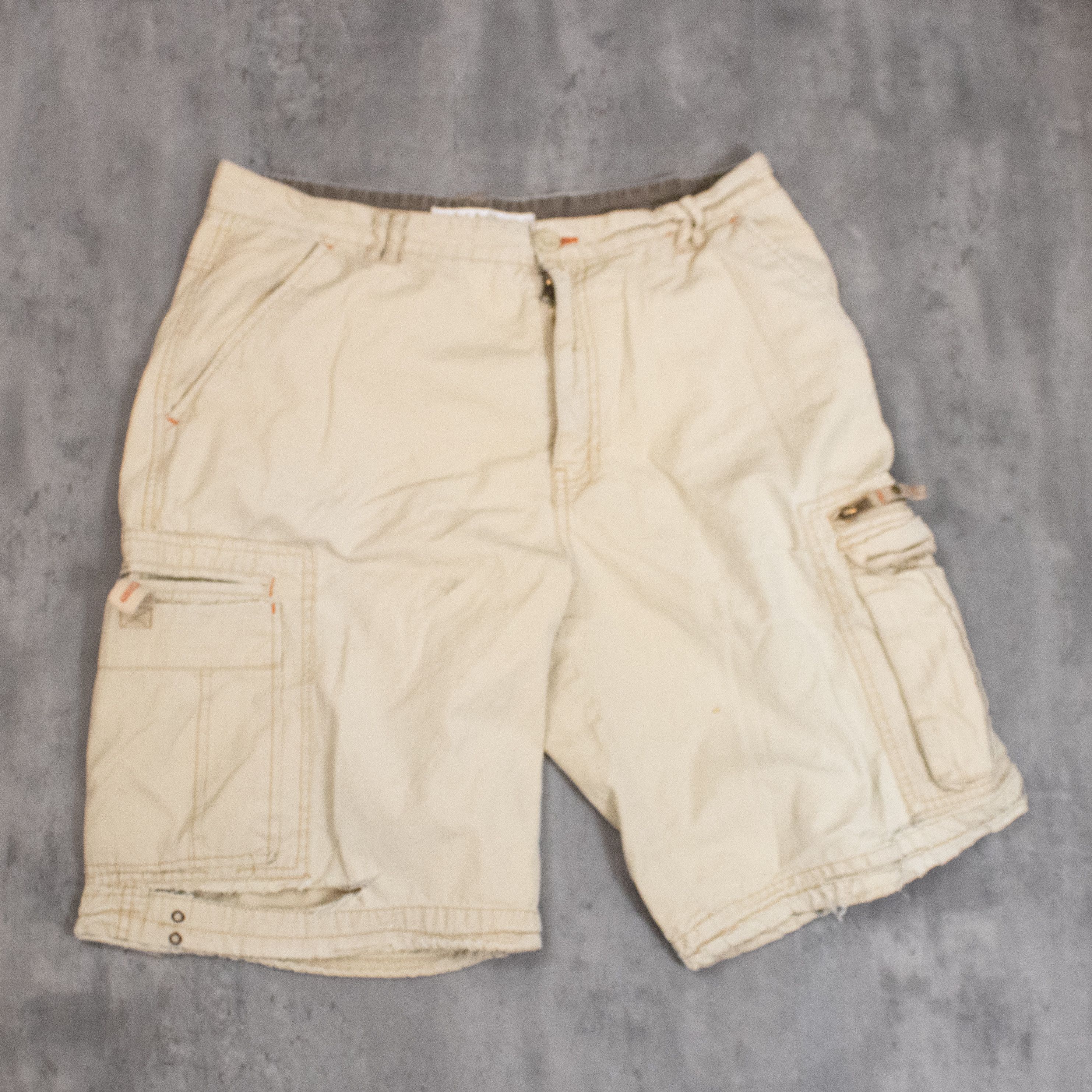 Vintage Y2K 2000's Baggy Below the Knee Cargo Tan Distressed Shorts Size US 34 / EU 50 - 7 Thumbnail