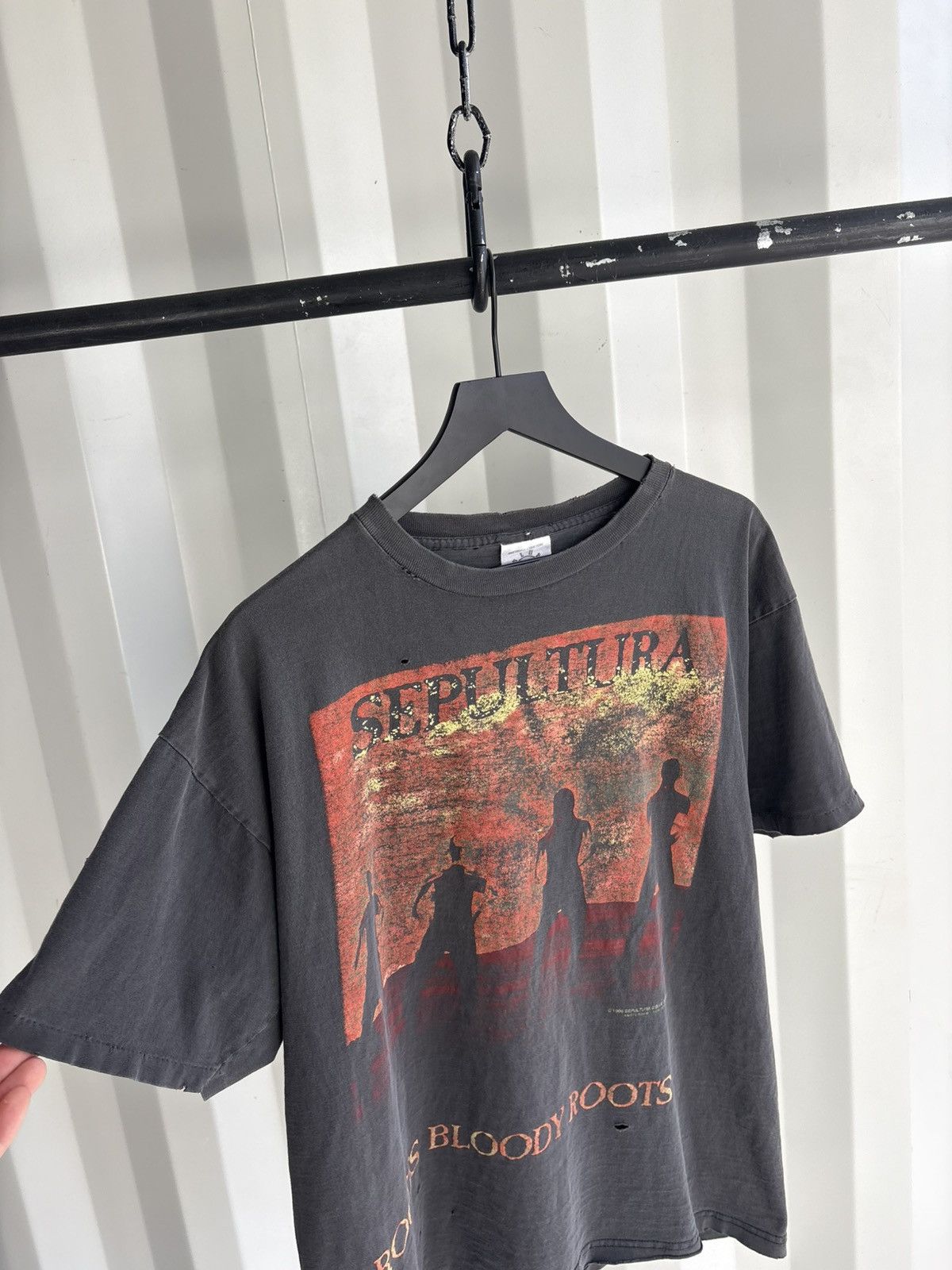 Band Tees Thrashed Sepultura Roots Faded Distressed Shirt GRUNGE Band Size US XL / EU 56 / 4 - 4 Thumbnail