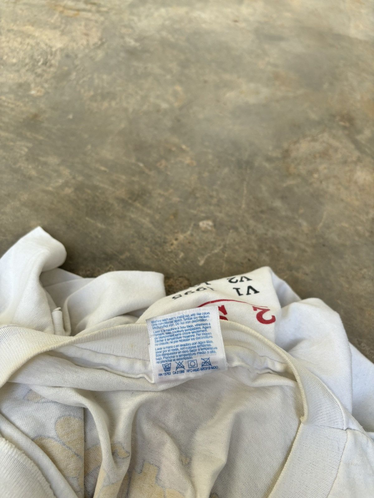 Mickey Mouse × Vintage Vintage 90s Mickey Mouse Saudi Arabia Tshirt Size US M / EU 48-50 / 2 - 8 Thumbnail