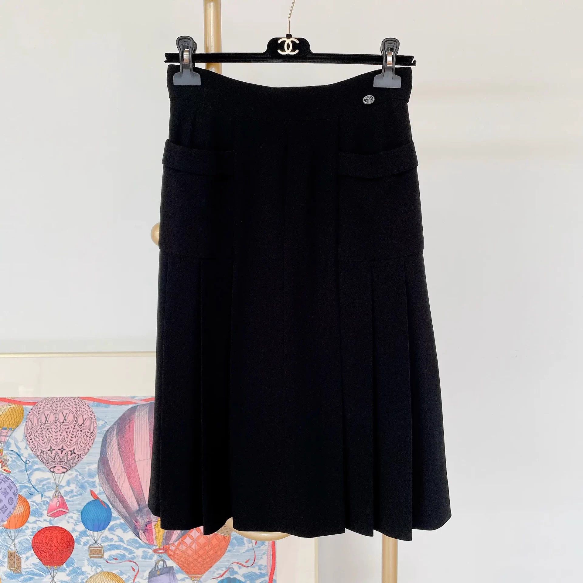 Chanel CHANEL women's black skirt 38 Size 27" / US 4 / IT 40 - 1 Thumbnail