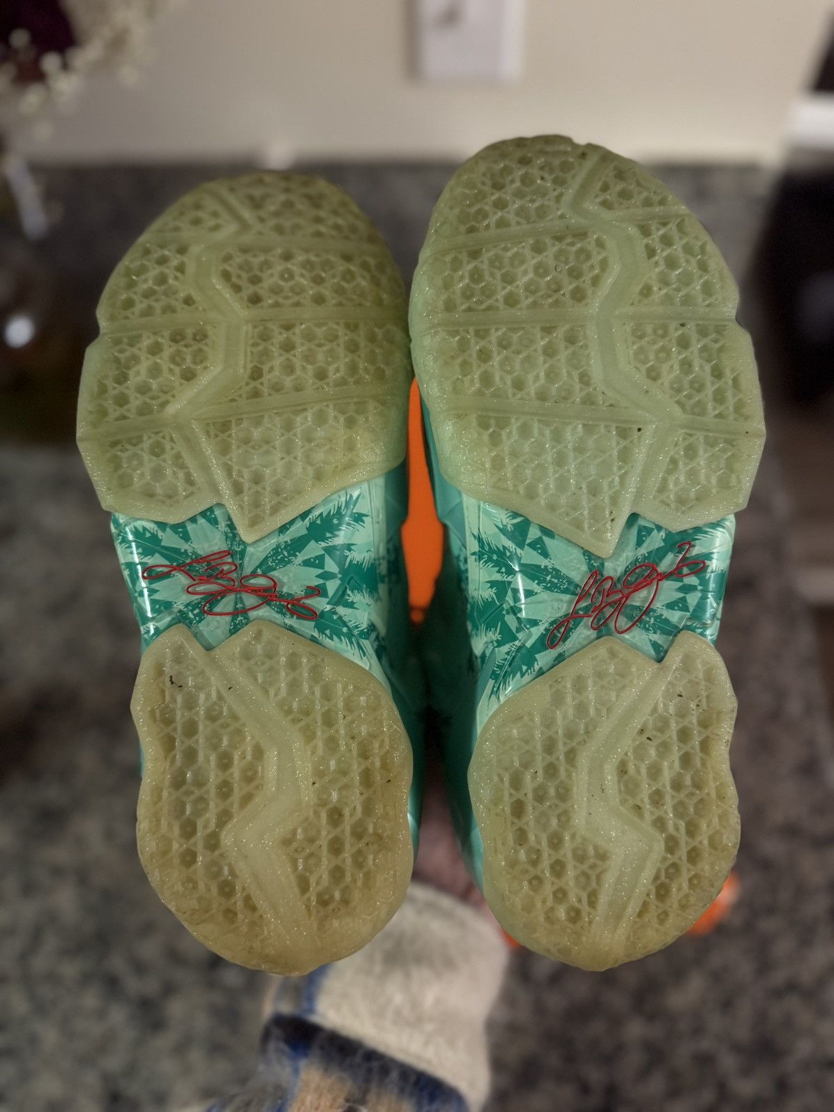 Nike 5.5Y -Nike Lebron XI 11 XMAS Christmas Arctic Green Glow Size US 5.5 / EU 38 - 8 Thumbnail