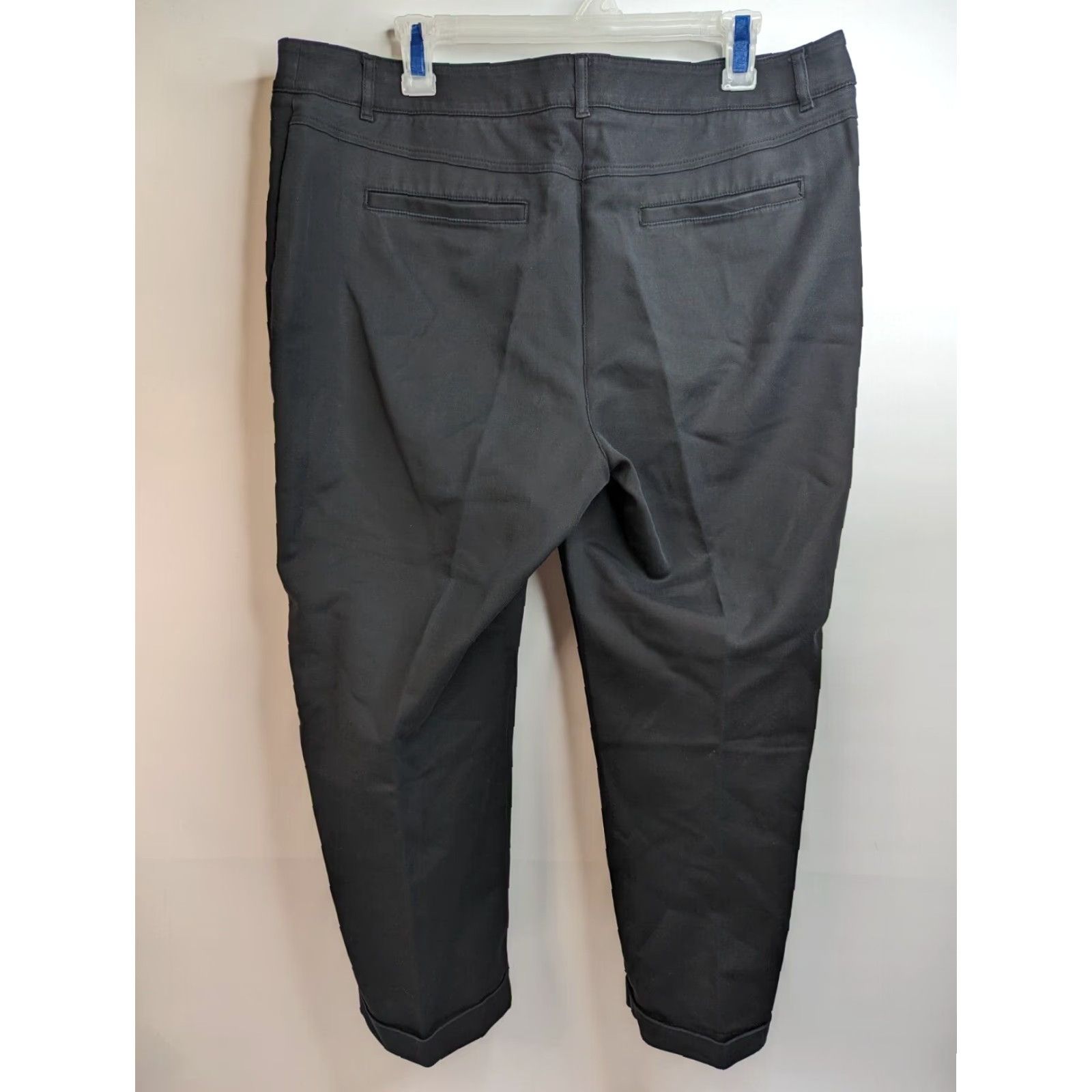 Vintage Chico's Black Cropped Pants Slim 2.5 14 Cotton Blend 97% Cotton 3% Spandex Regular Women Straight Inseam 23 in Hook & Eye Crop Slimming Style Size 26" / US 2 / IT 38 - 6 Thumbnail