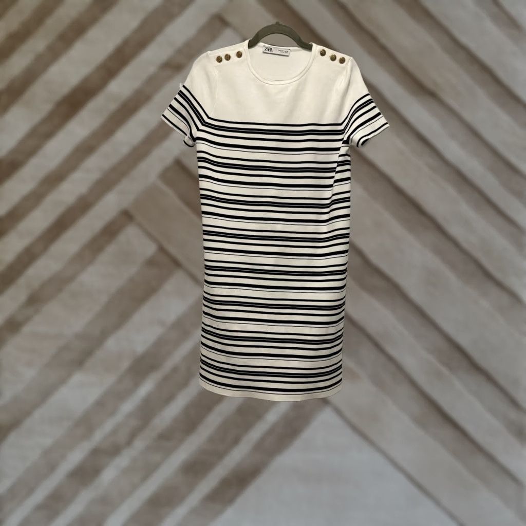 simple elegant white dress Classy midi with open neckline Customized / White Long frilly dress - Size:07 colour:paiva-dress-satin-dark-rust-21 Perfect for any special