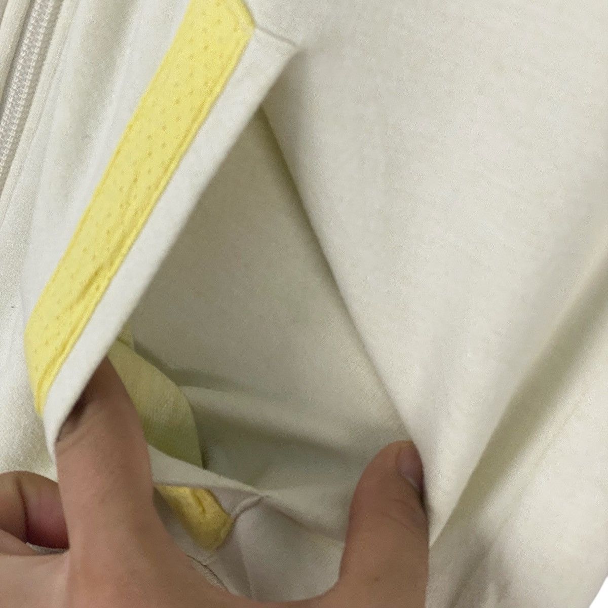 Nike × Vintage Vintage Nike Hoodie Small Embroidered White/Yellow Size S Size S / US 4 / IT 40 - 6 Thumbnail