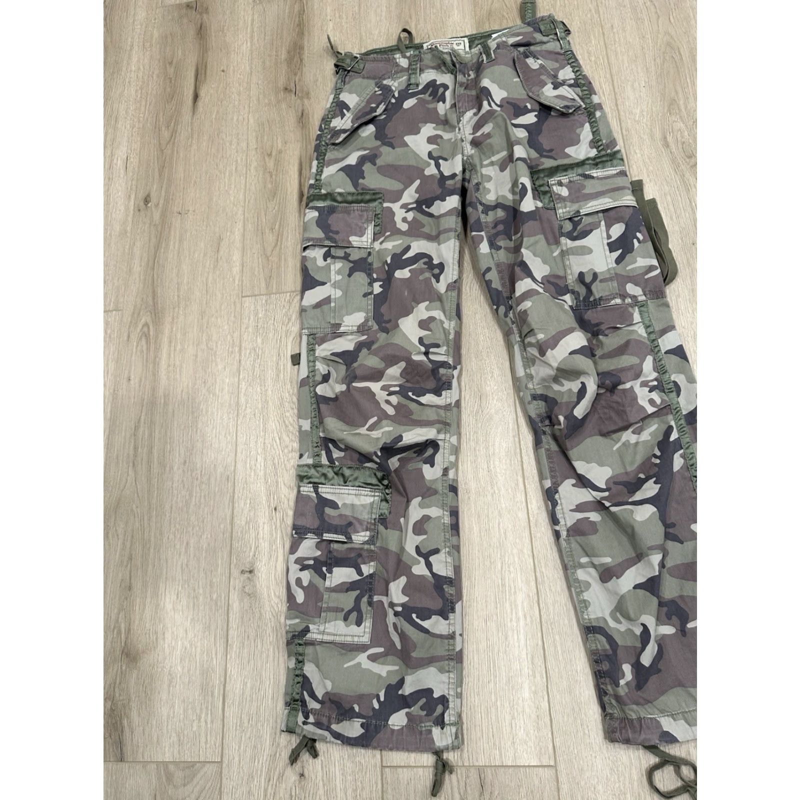 Abercrombie & Fitch VINTAGE Abercrombie & Fitch Pants Womens 28x30.5 Camo Cargo Y2K Baggy Paratooper Green Cotton Blend Twill Relaxed Straight Mens? No. Size 28" / US 6 / IT 42 - 3 Thumbnail