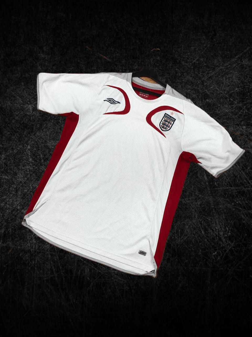 Umbro Y2K T-Shirt White and Red Size M Vintage Jerseys Size US M / EU 48-50 / 2 - 1 Thumbnail