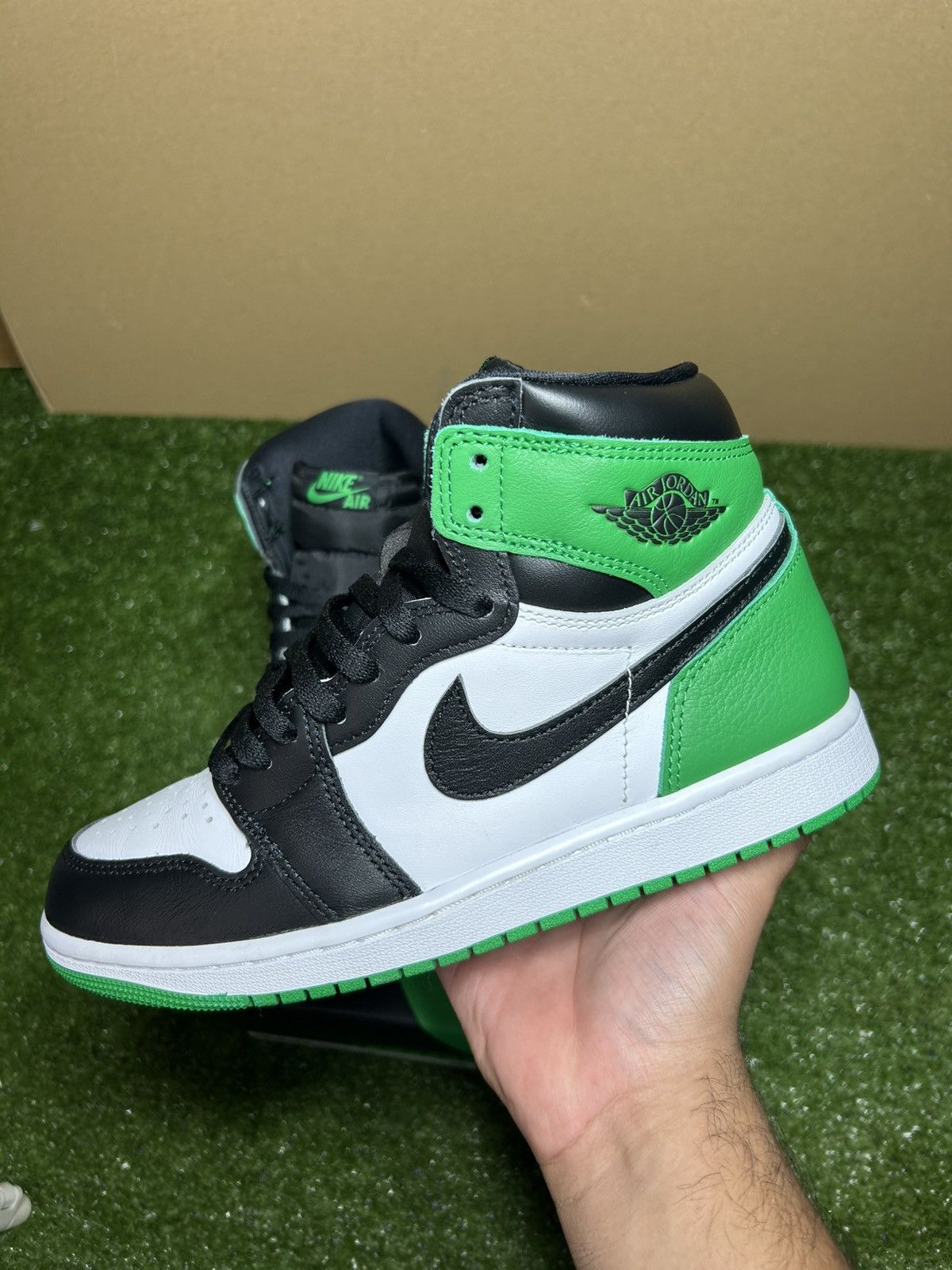 Jordan Brand Jordan 1 Lucky Green Size US 8 / EU 41 - 2 Thumbnail