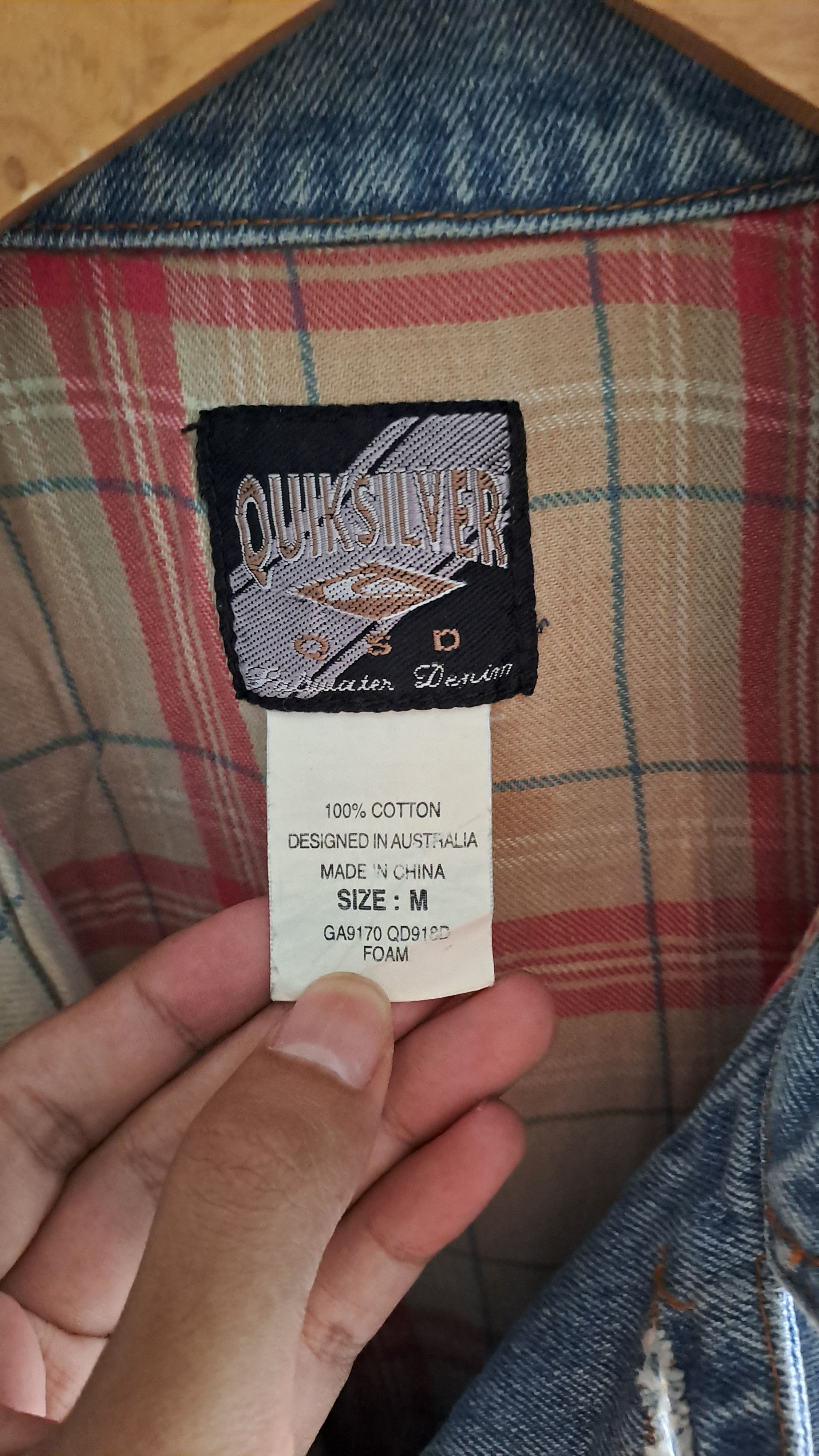 Quiksilver Beautiful Ripped Vintage Quiksilver Salt Water Denim Trucker Size US L / EU 52-54 / 3 - 4 Thumbnail
