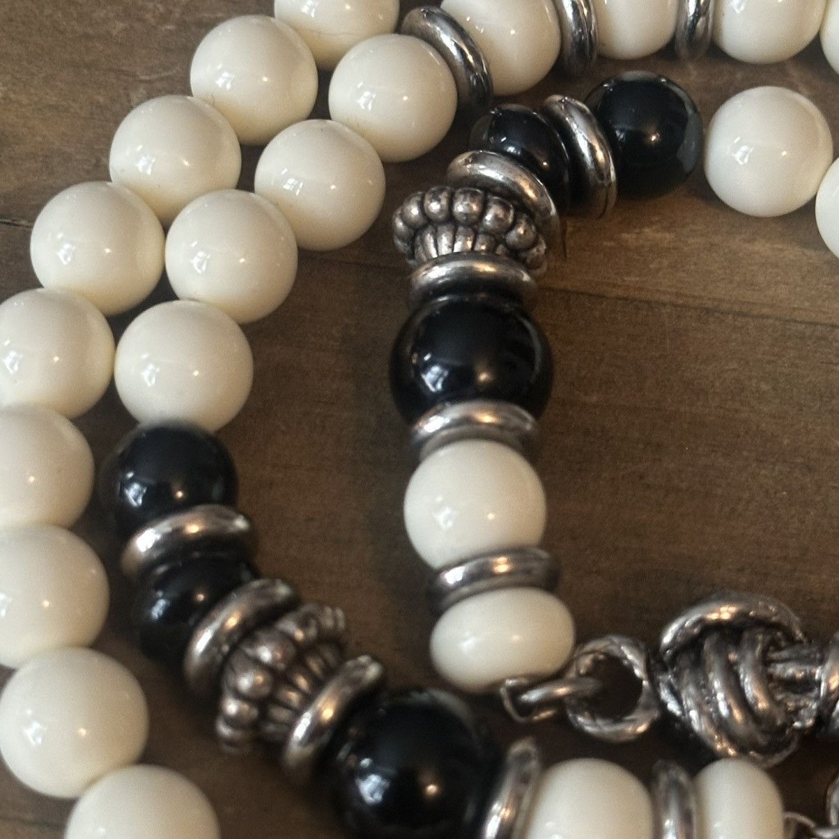 Other × Vintage Vintage 1928 white and black lucite bead necklace Size ONE SIZE - 3 Thumbnail