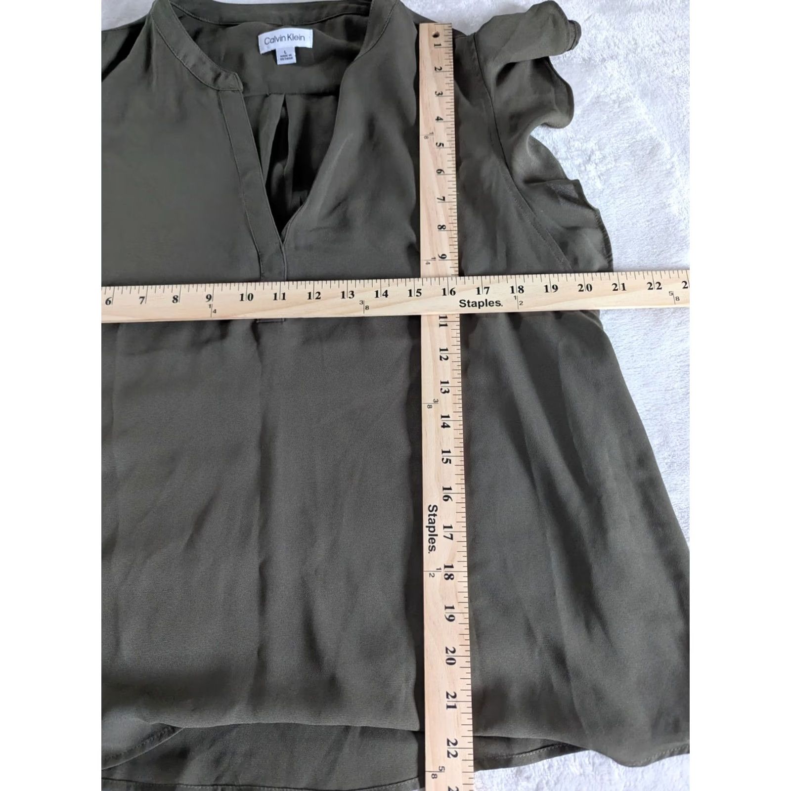 Olive Calvin Klein Blouse Women's L Sleeveless V-Neck Olive Green Flutter Sleeve Ruffle Office Casual Oliv e? Size L / US 10 / IT 46 - 6 Thumbnail
