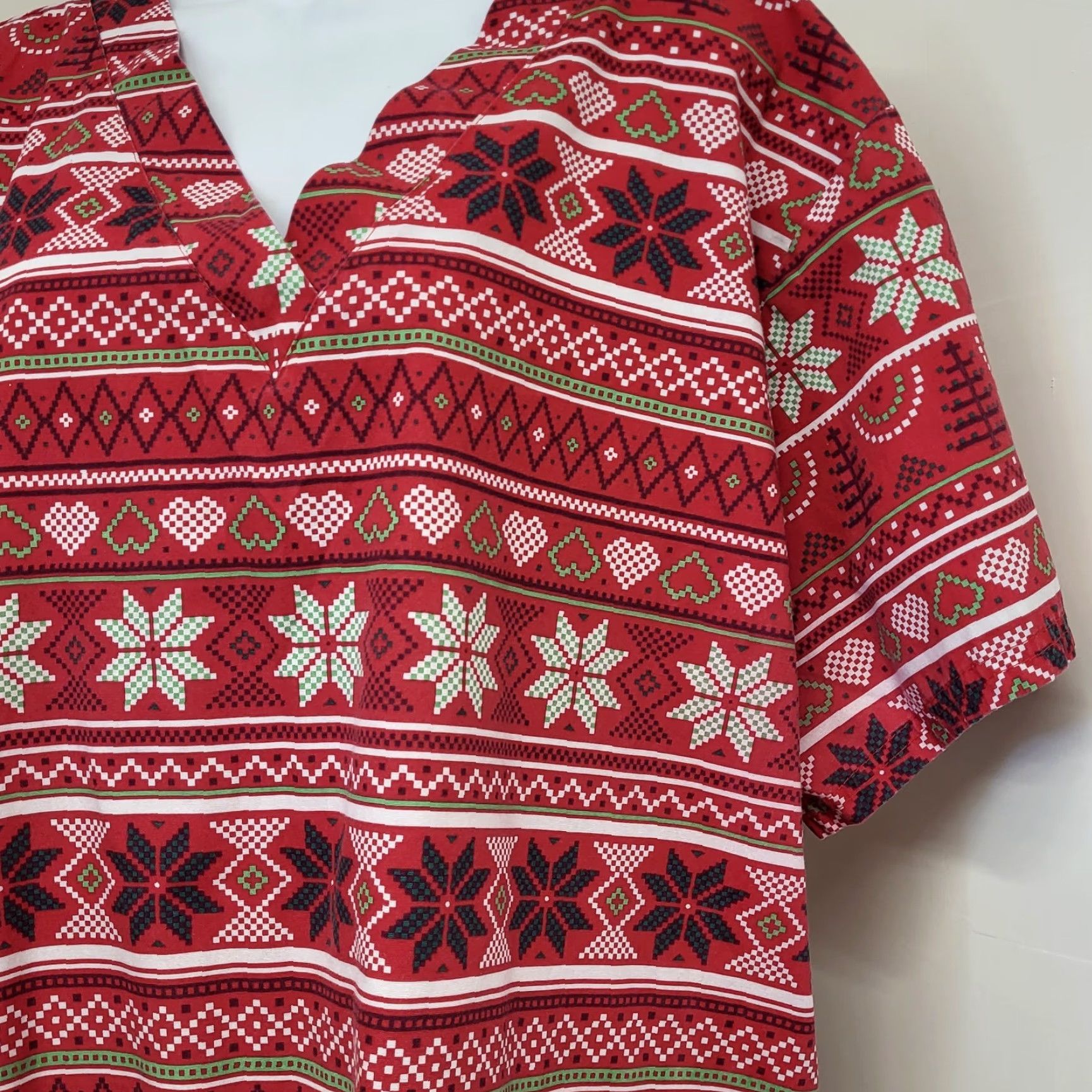 Buttero BUTTER SOFT Scrub Top Womens XL Red/White Snowflakes Christmas Short Sleeve Size XL / US 12-14 / IT 48-50 - 2 Thumbnail