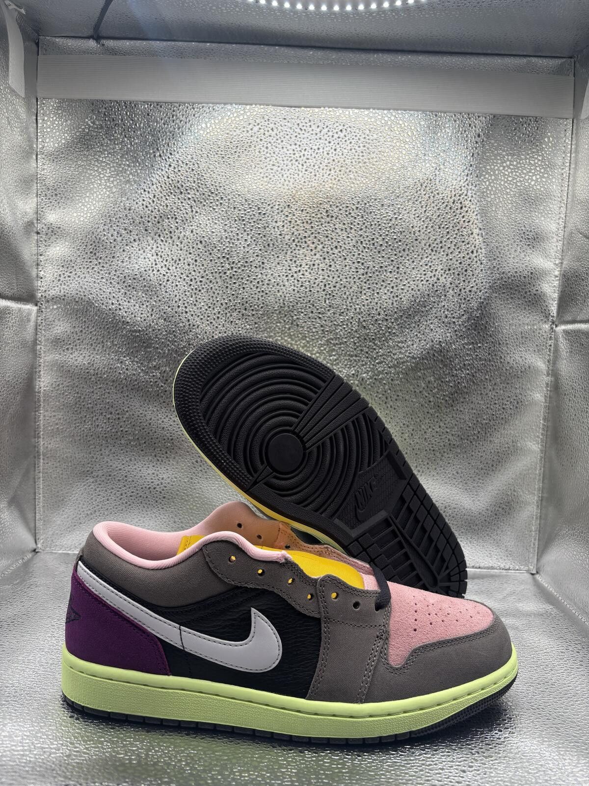 Jordan Brand Air Jordan 1 low Tokyo bio hack Size US 8 / EU 41 - 1 Thumbnail
