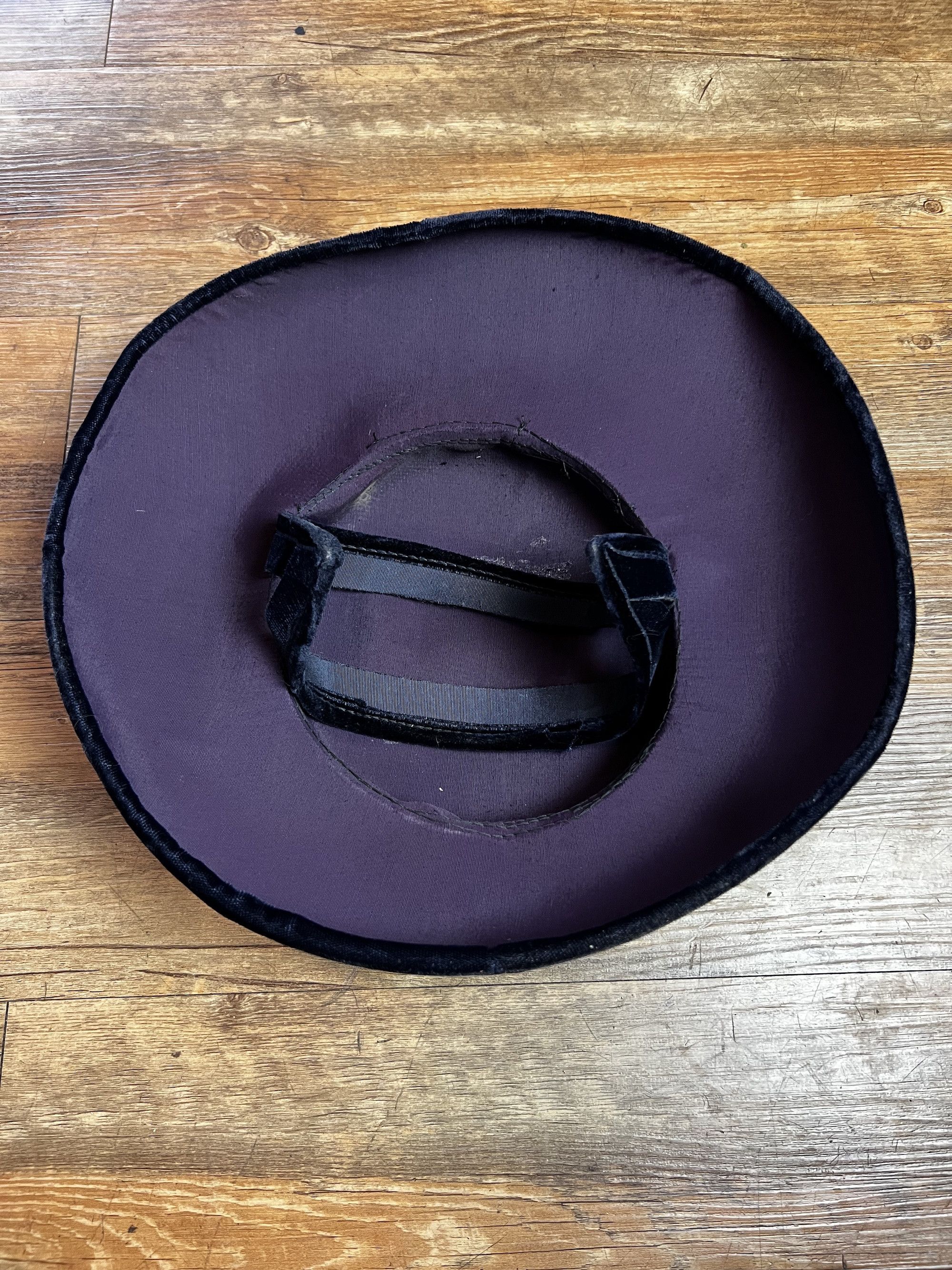 Vintage Vintage 1950s Wide Brim Velvet Platter Hat w Rhinestone Trim Size ONE SIZE - 4 Thumbnail