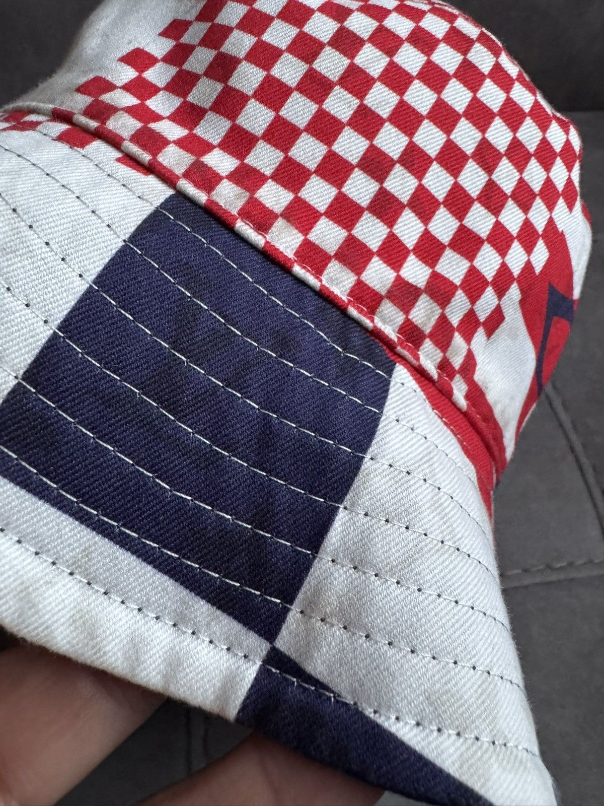 Louis Vuitton LOUIS VUITTON reversible bucket hat study description photos Size ONE SIZE - 15 Thumbnail