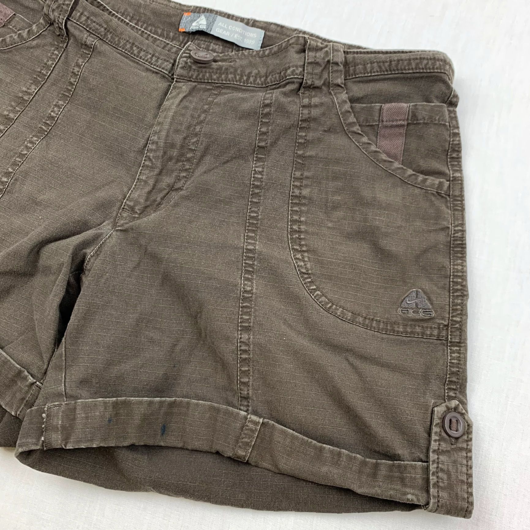 Nike ACG VINTAGE Nike ACG Shorts Womens 8 Brown Hiking Outdoor Nature Pockets Y2K Rugged Size 30" / US 8 / IT 44 - 3 Thumbnail