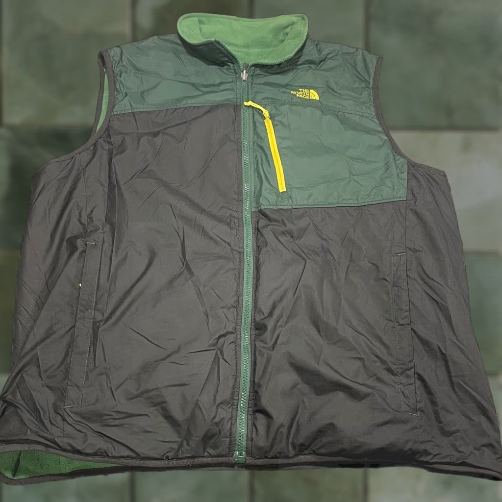 The North Face VINTAGE The North Face Reversible Fleece Vest Sweater Jacket Men XL Green Casual Winter Size US XL / EU 56 / 4 - 1 Thumbnail