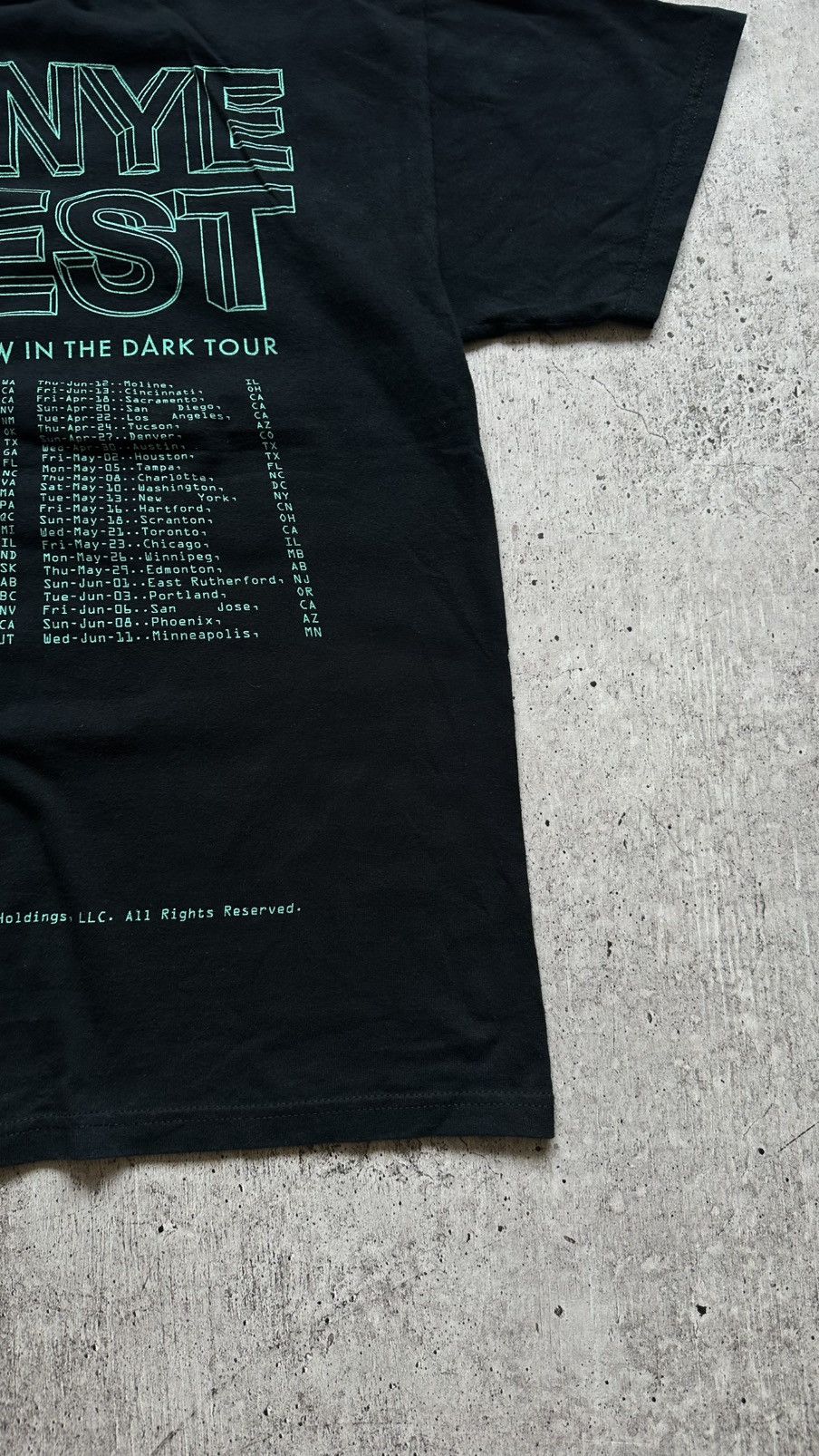 Band Tees 2008 Kanye West Glow in the Dark Tour Vintage T Shirt Size US M / EU 48-50 / 2 - 19 Thumbnail