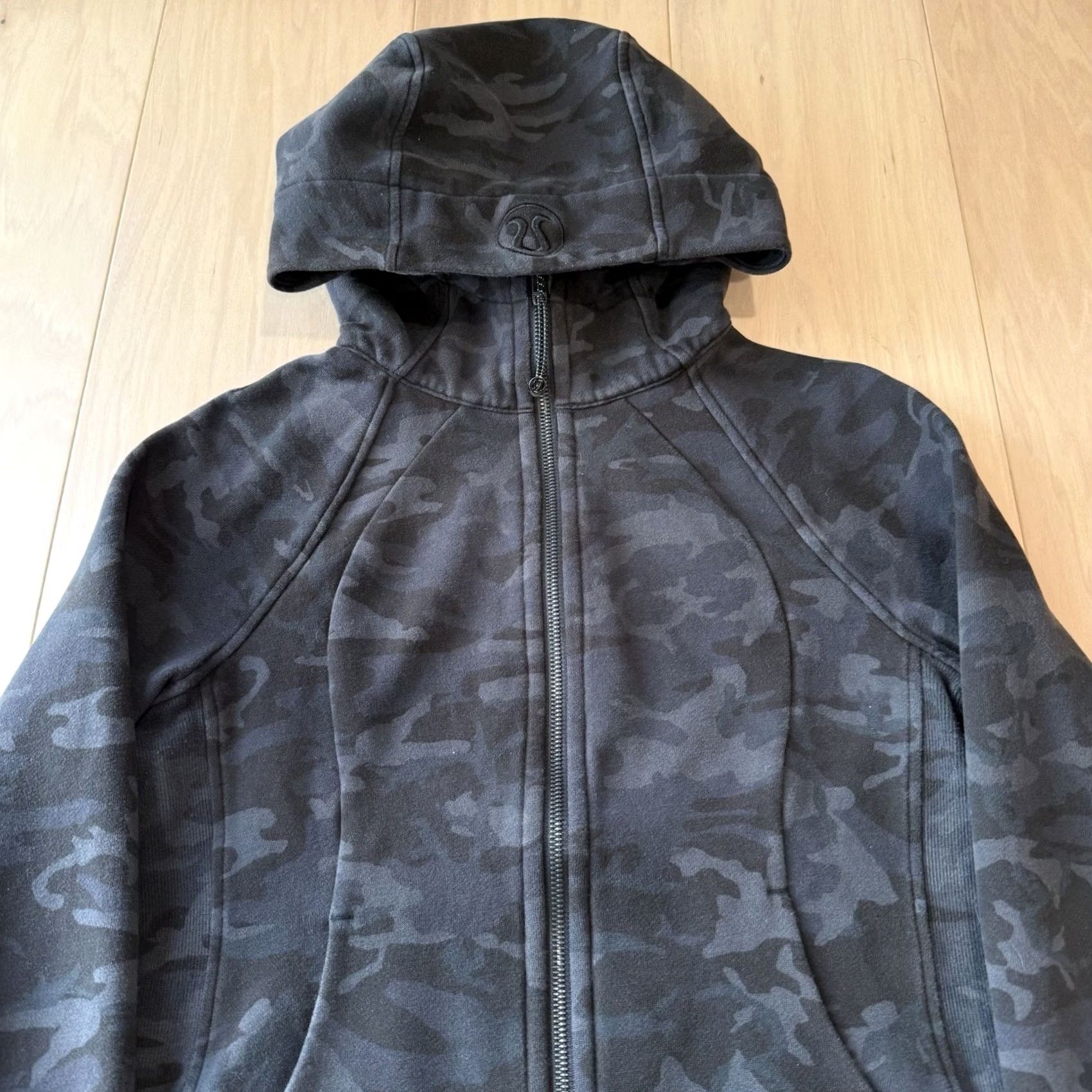 Lululemon Lululemon Scuba Hoodie Jacket 6 Black Camo Full Zip Workout Athleisure Yoga Size M / US 6-8 / IT 42-44 - 3 Thumbnail