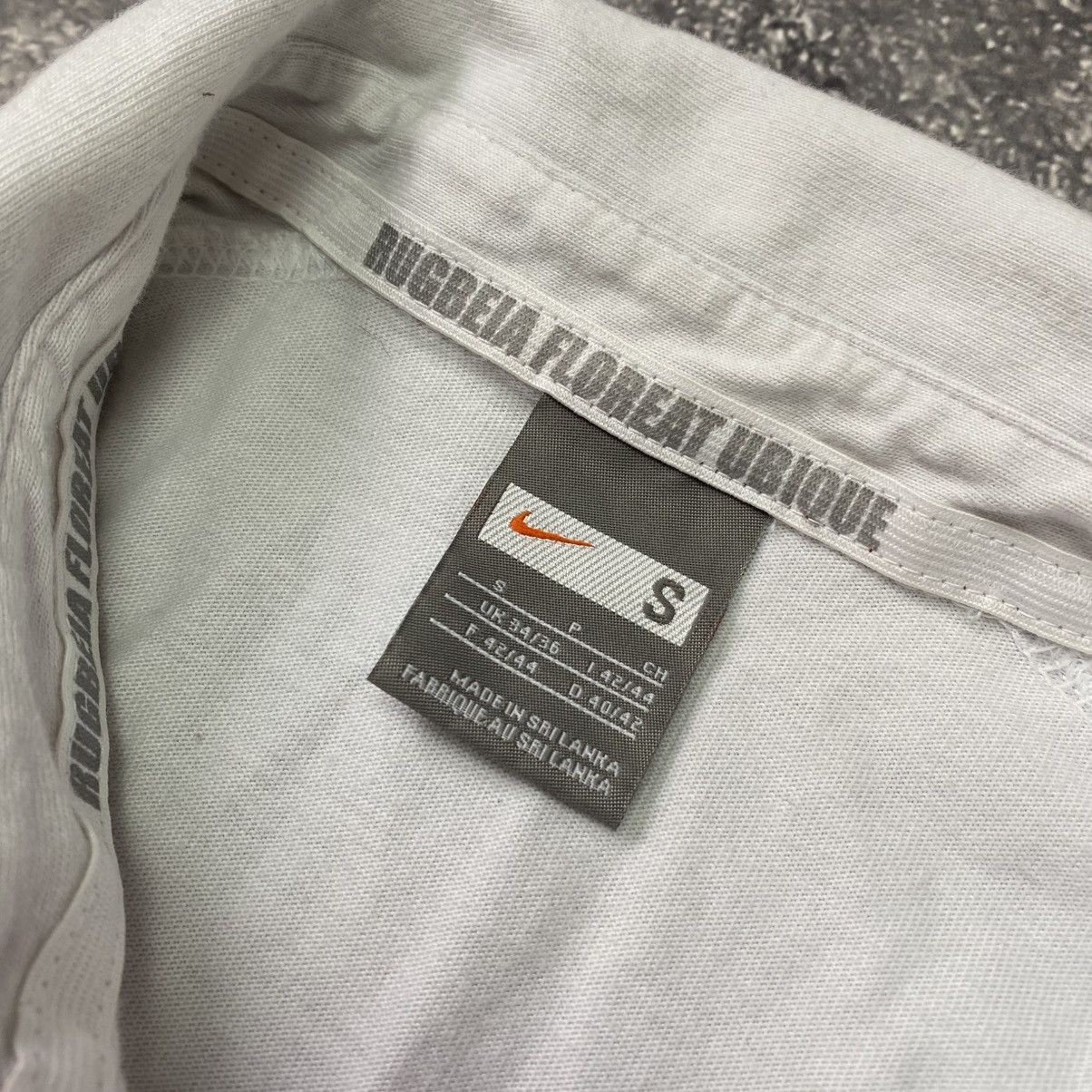 Nike Vintage Nike England Rugby 2013 O2 Streetwear polo Size US S / EU 44-46 / 1 - 5 Thumbnail