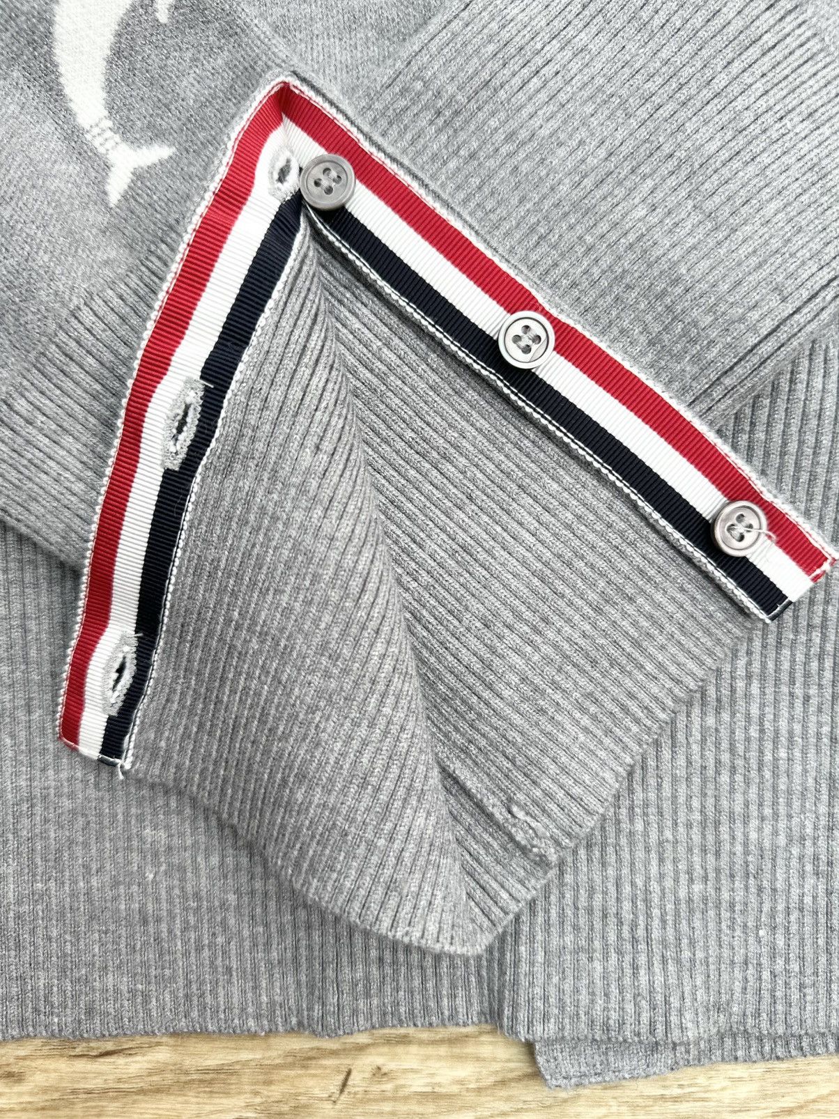 Thom Browne Cardigan decorated with Dolphins in 100% cashmere Size US M / EU 48-50 / 2 - 16 Thumbnail