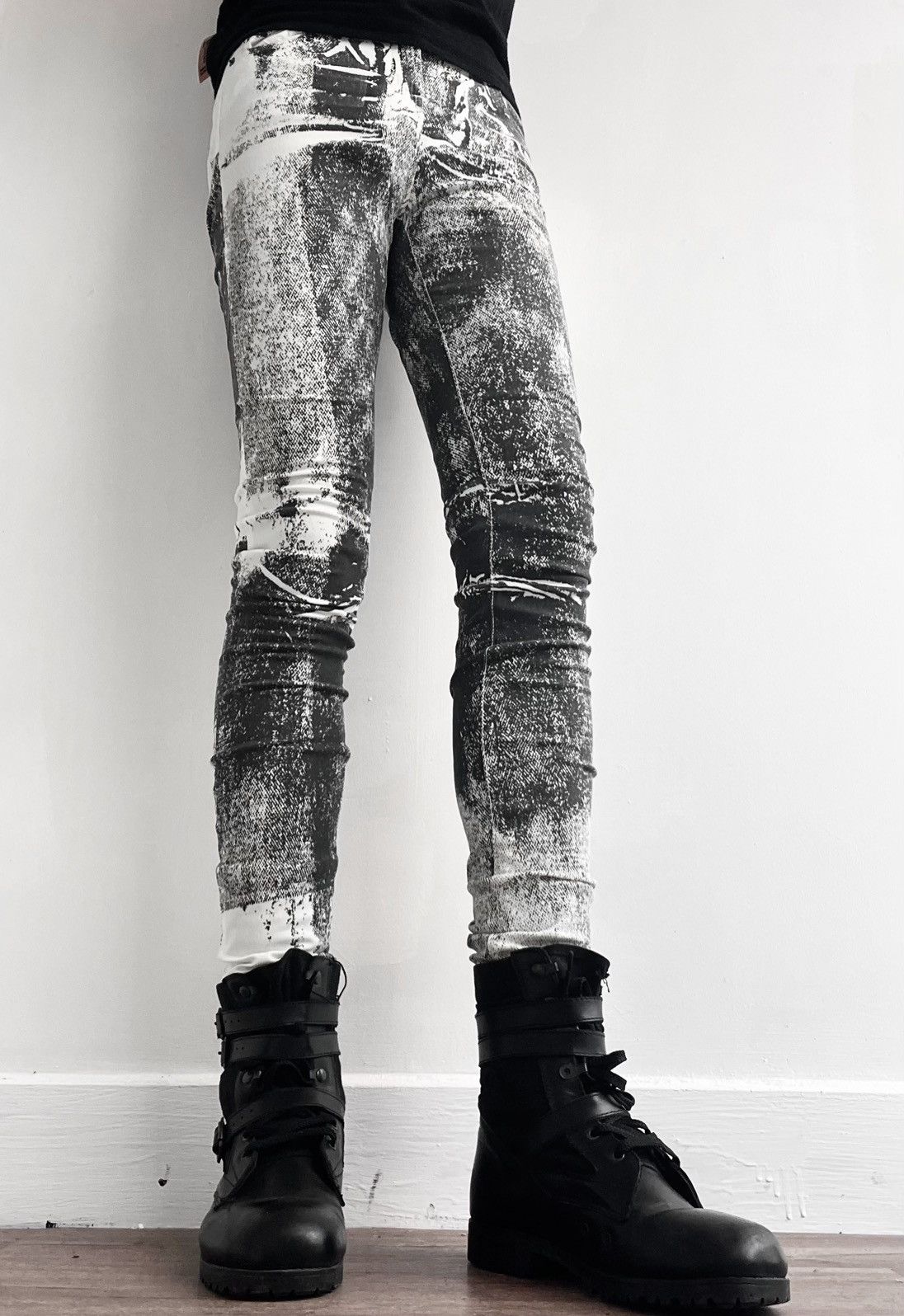 Helmut Lang Helmut Lang Monochrome Skinny Pants Size US 26 / EU 42 - 1 Thumbnail