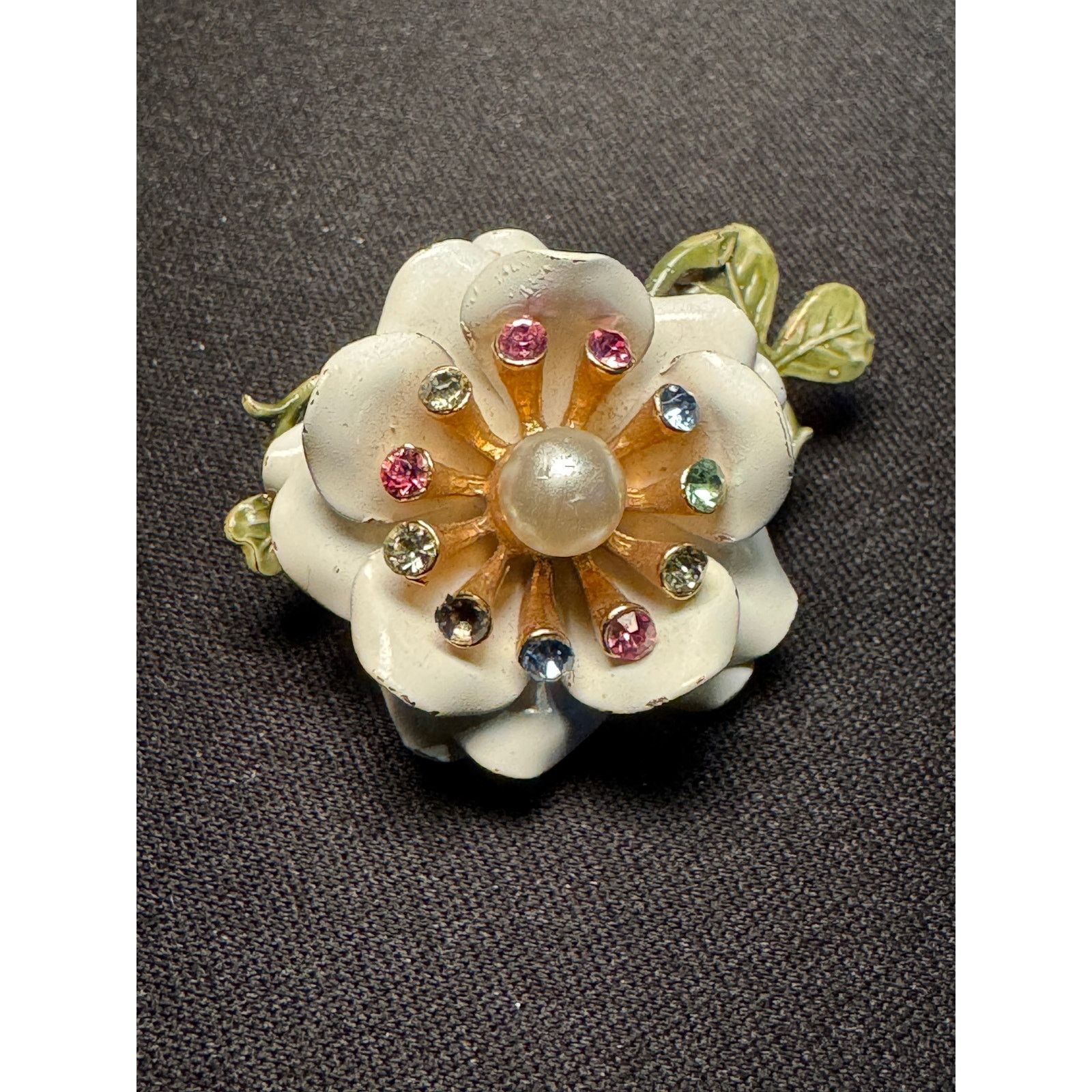 Other Vintage Lisner White Flower Rhinestone Brooch Size ONE SIZE - 1 Thumbnail