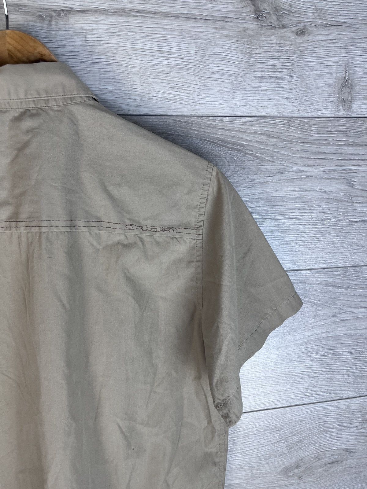 Oakley Vintage men’s t-shirt Oakley size S Y2K outdoor live Size US S / EU 44-46 / 1 - 12 Thumbnail