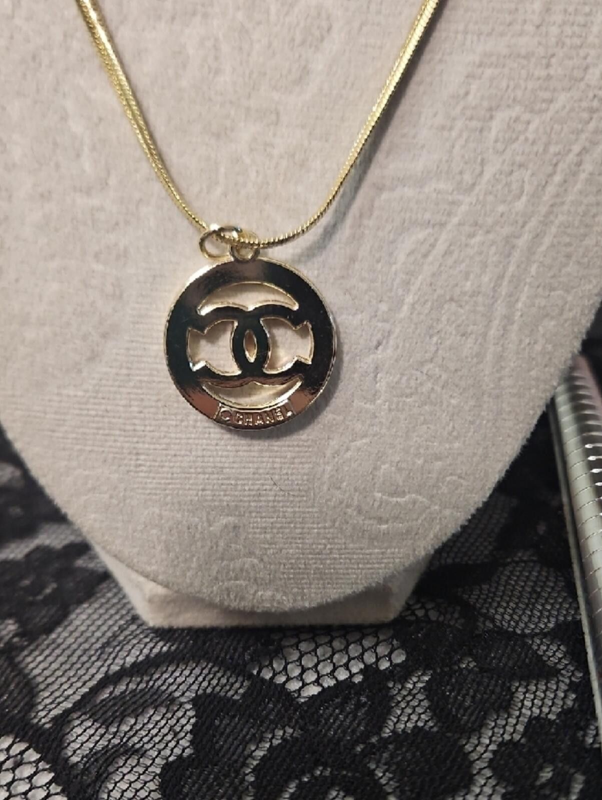 Other Gold-Tone Pink Interlocking CC Pendant Necklace Size ONE SIZE - 2 Thumbnail
