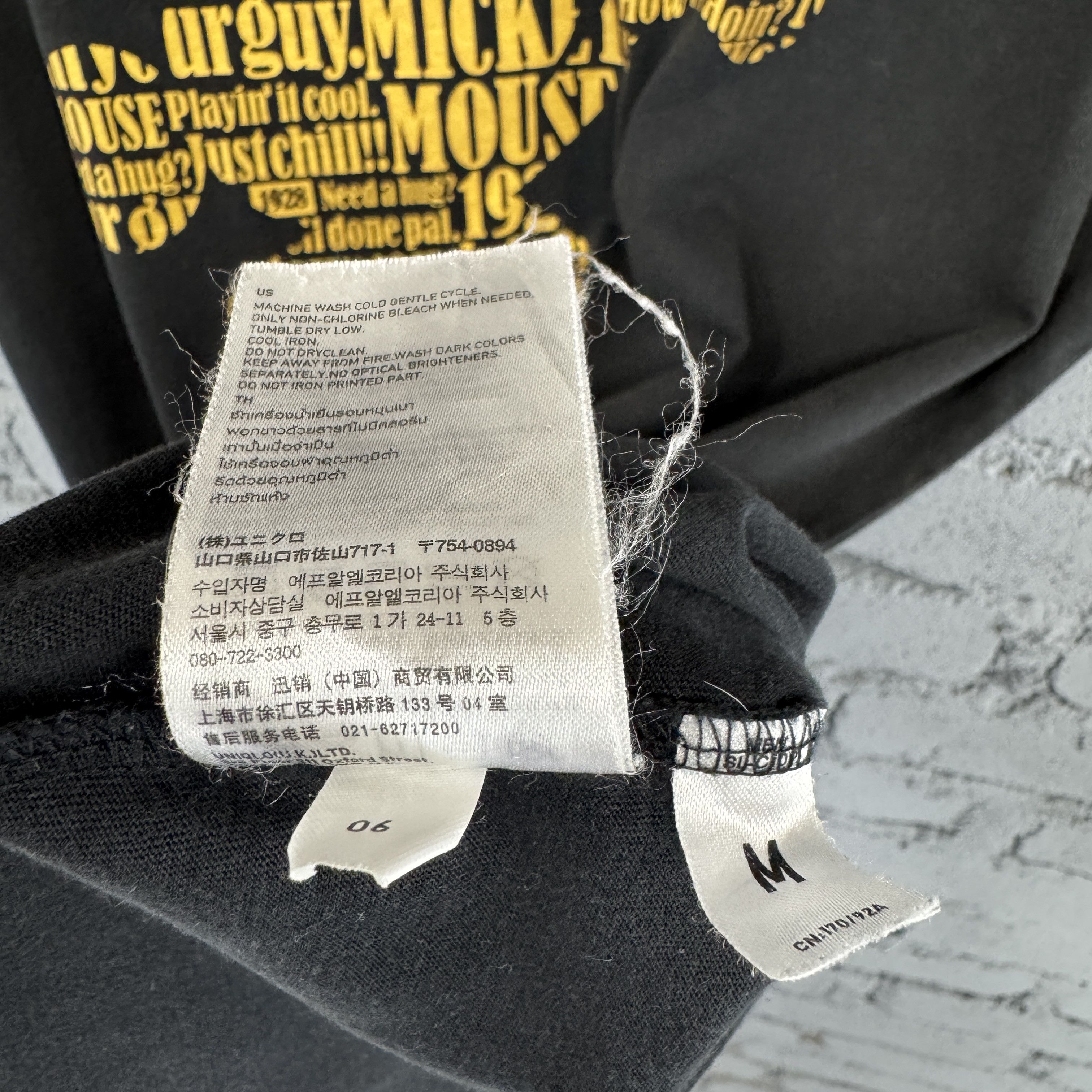 Uniqlo Uniqlo Black Disney Mickey Mouse Sunfaded Tshirt Size US M / EU 48-50 / 2 - 8 Thumbnail