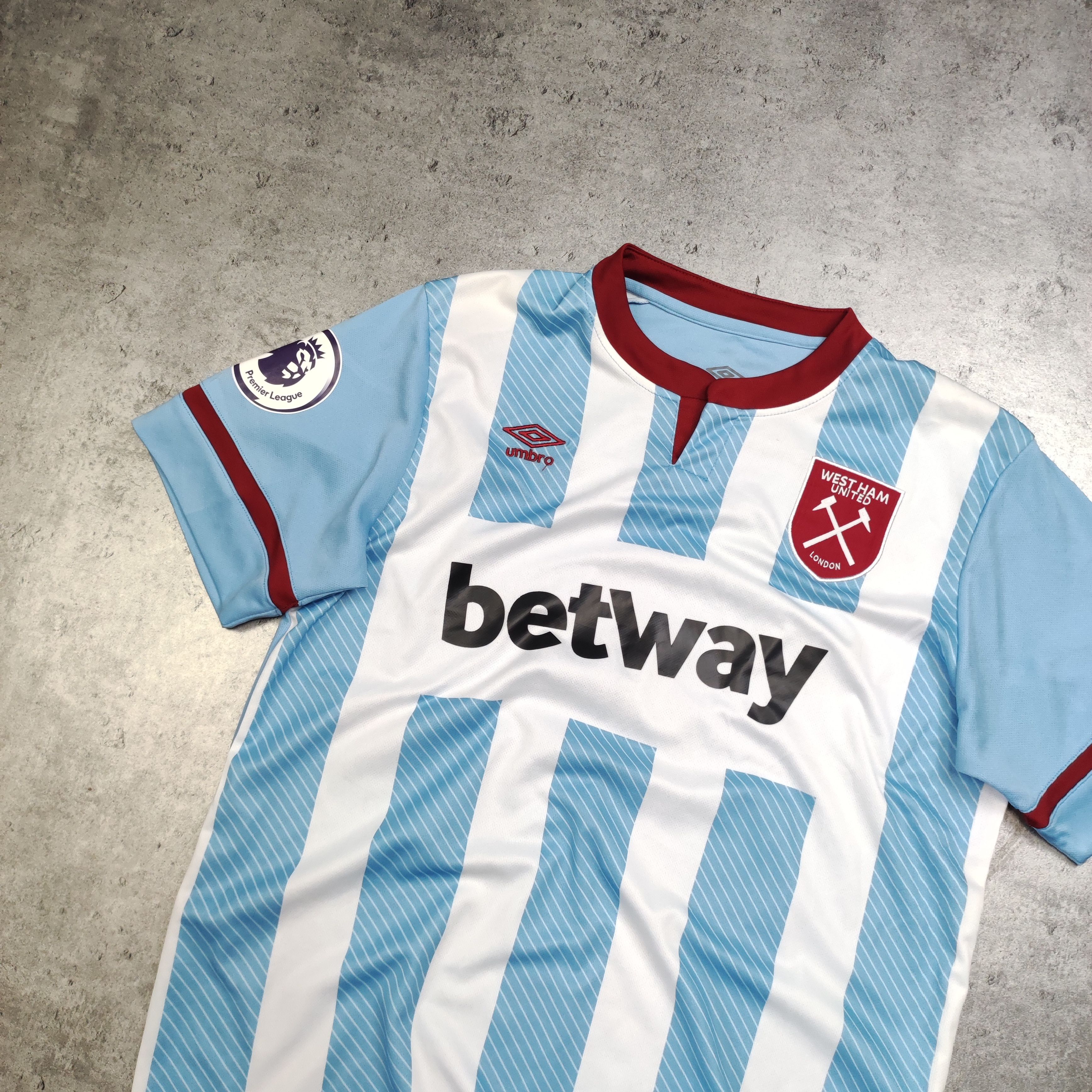 Vintage RARE #20 Bowen Umbro x West Ham United Football Jersey Size US L / EU 52-54 / 3 - 4 Thumbnail