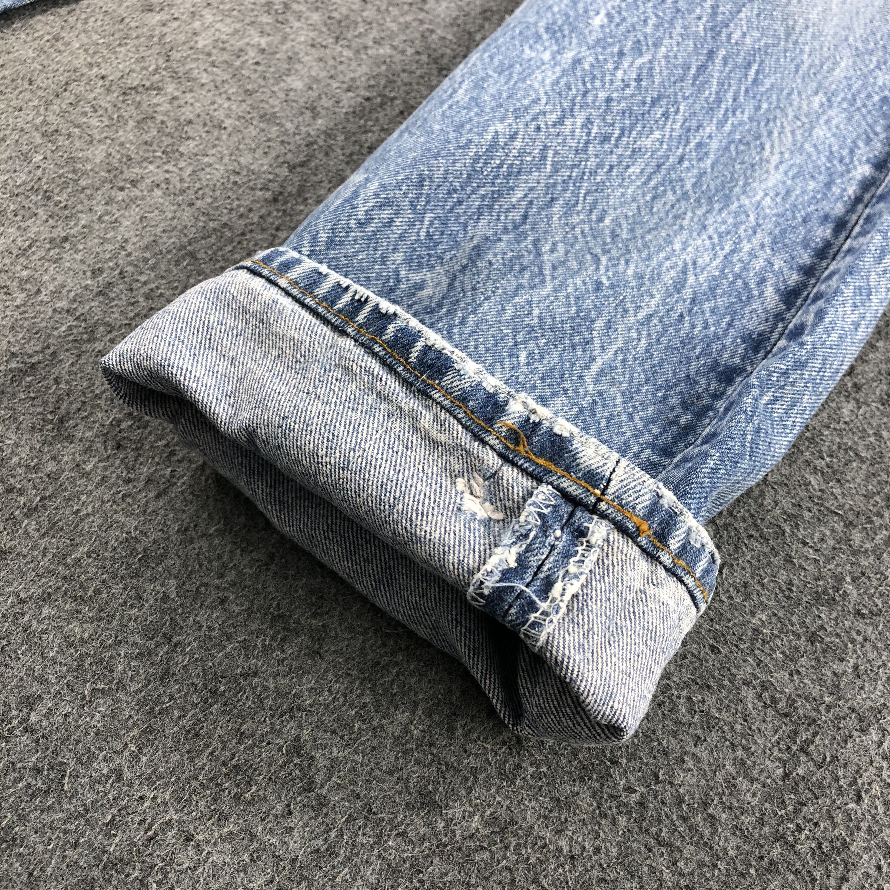 Levi's Vintage 80s Light Wash Levis 501 Jeans-JM868 Size US 32 / EU 48 - 7 Thumbnail