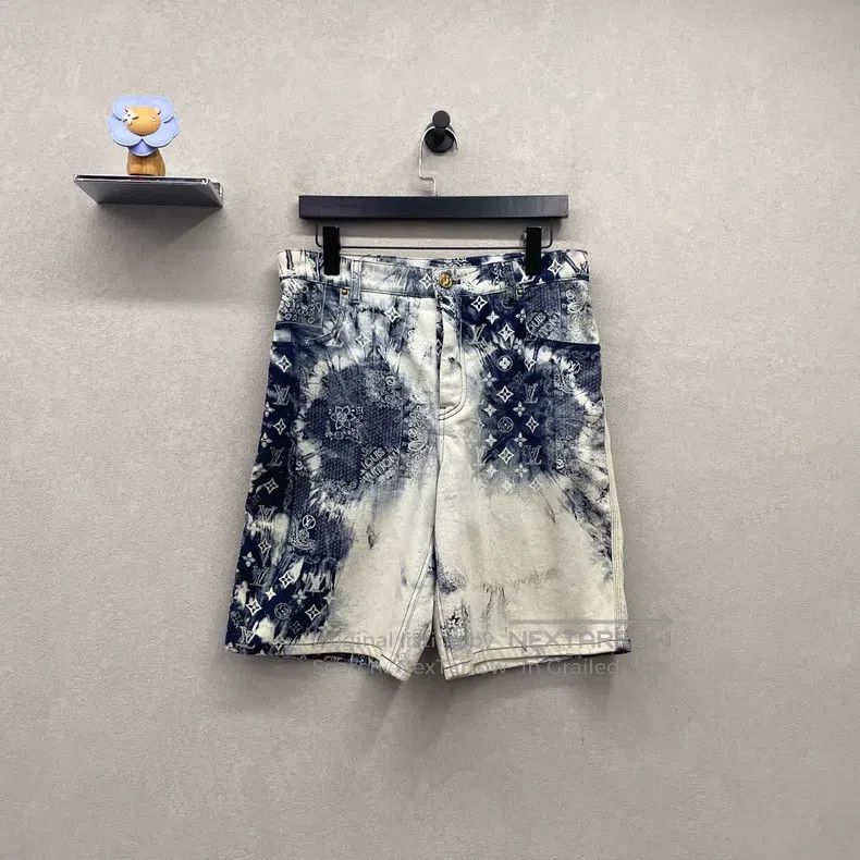 Louis Vuitton Louis Vuitton Tie-dyed cashew flower straight-leg shorts Size US 29 - 1 Thumbnail
