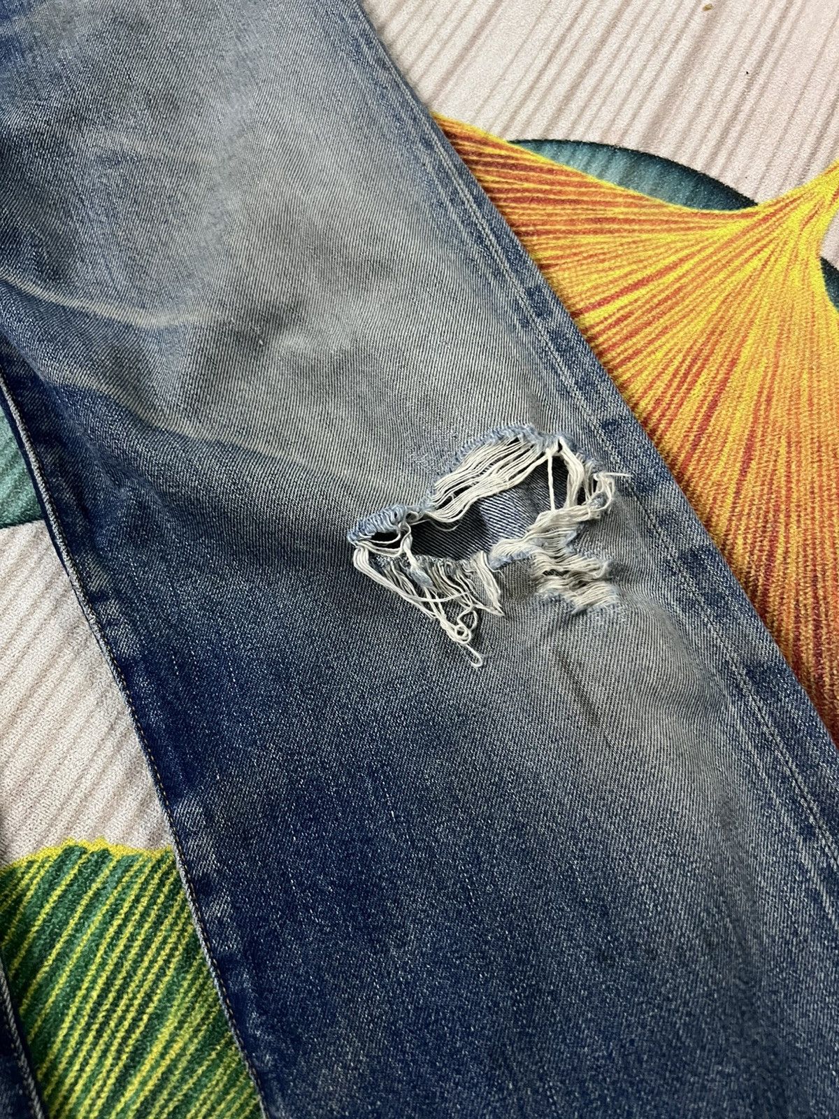Levi's Vintage 1993 Levis 501 E Selvedge Distressed Ripped Jean Size US 29 - 7 Thumbnail