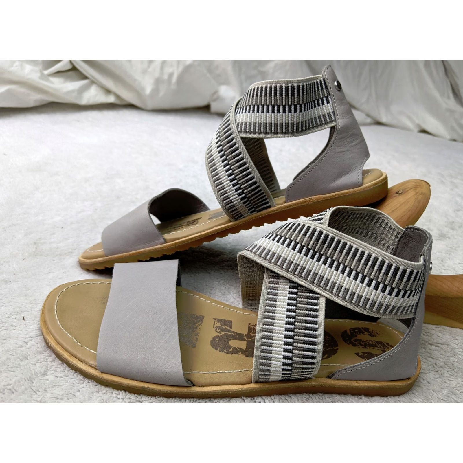 SOREL Sorel Sandals Women 6 37 Ella Dove Grey Leather Stripe Stretch Ankle LL5359-081 Size US 6 / IT 36 - 2 Thumbnail
