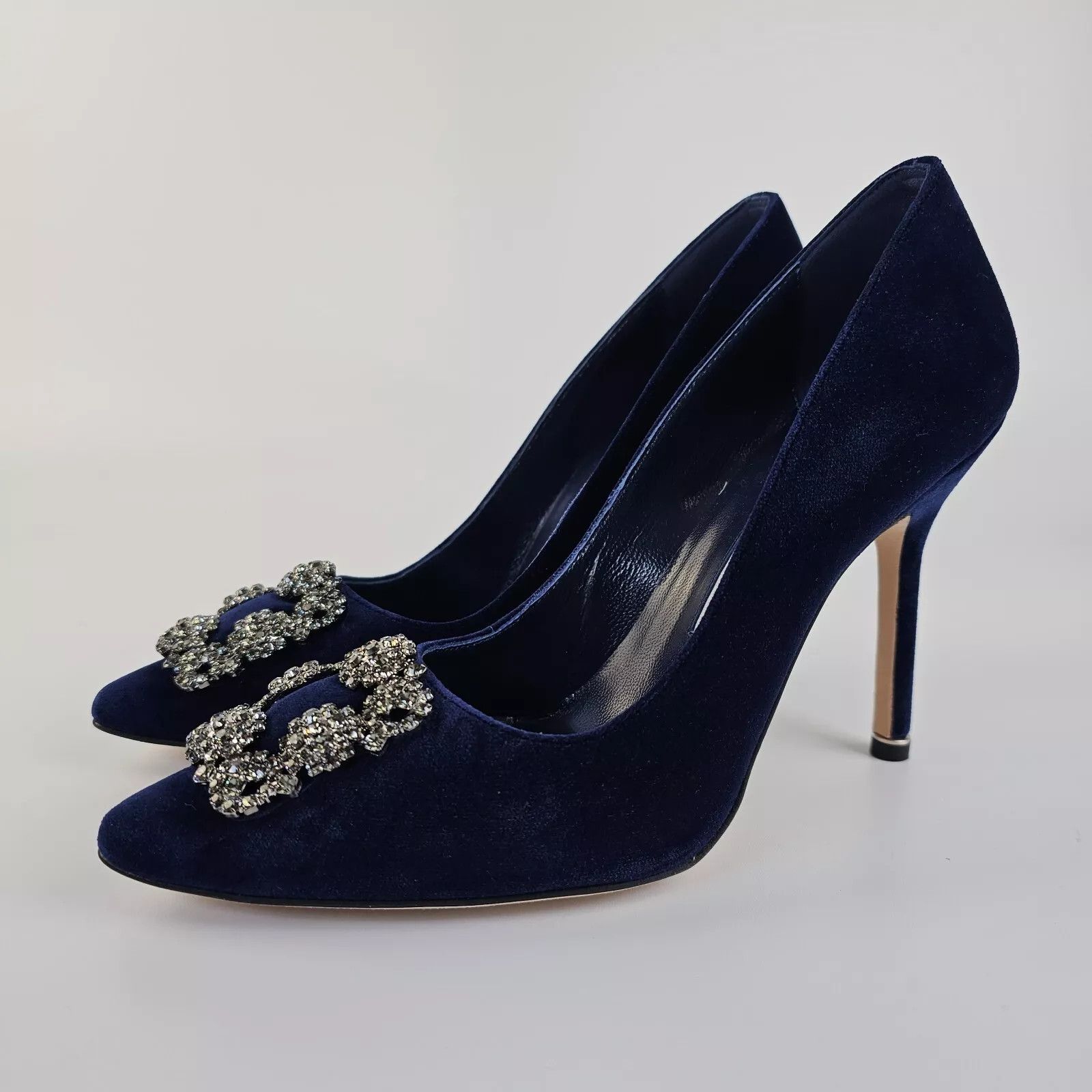 Manolo Blahnik Hangisi Navy Blue Velvet 105mm Pumps New