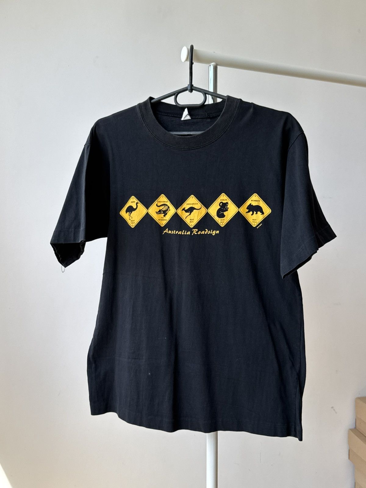 Vintage Vintage Australia Roadsign Single Stitch T-shirt Size US XL / EU 56 / 4 - 1 Thumbnail