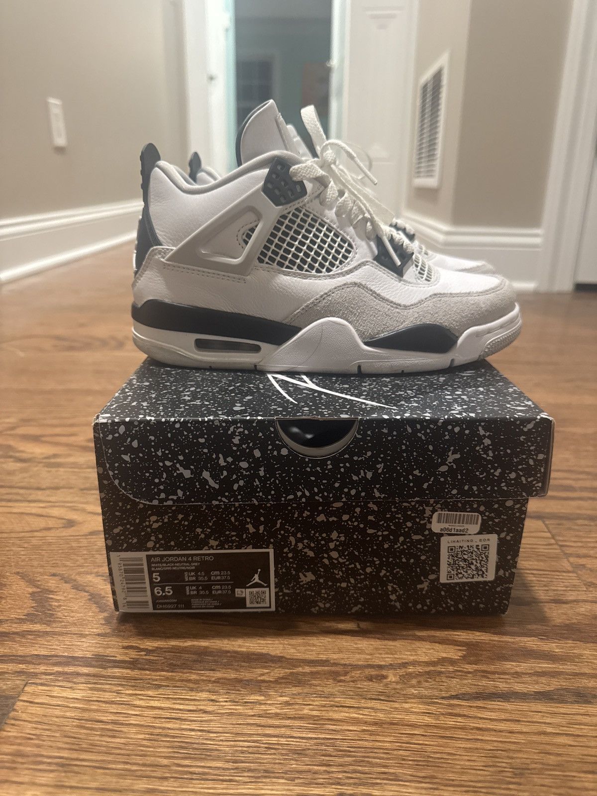 Jordan Brand Air Jordan 4 Retro Military Blacks Size US 6.5 / IT 36.5 - 1 Thumbnail