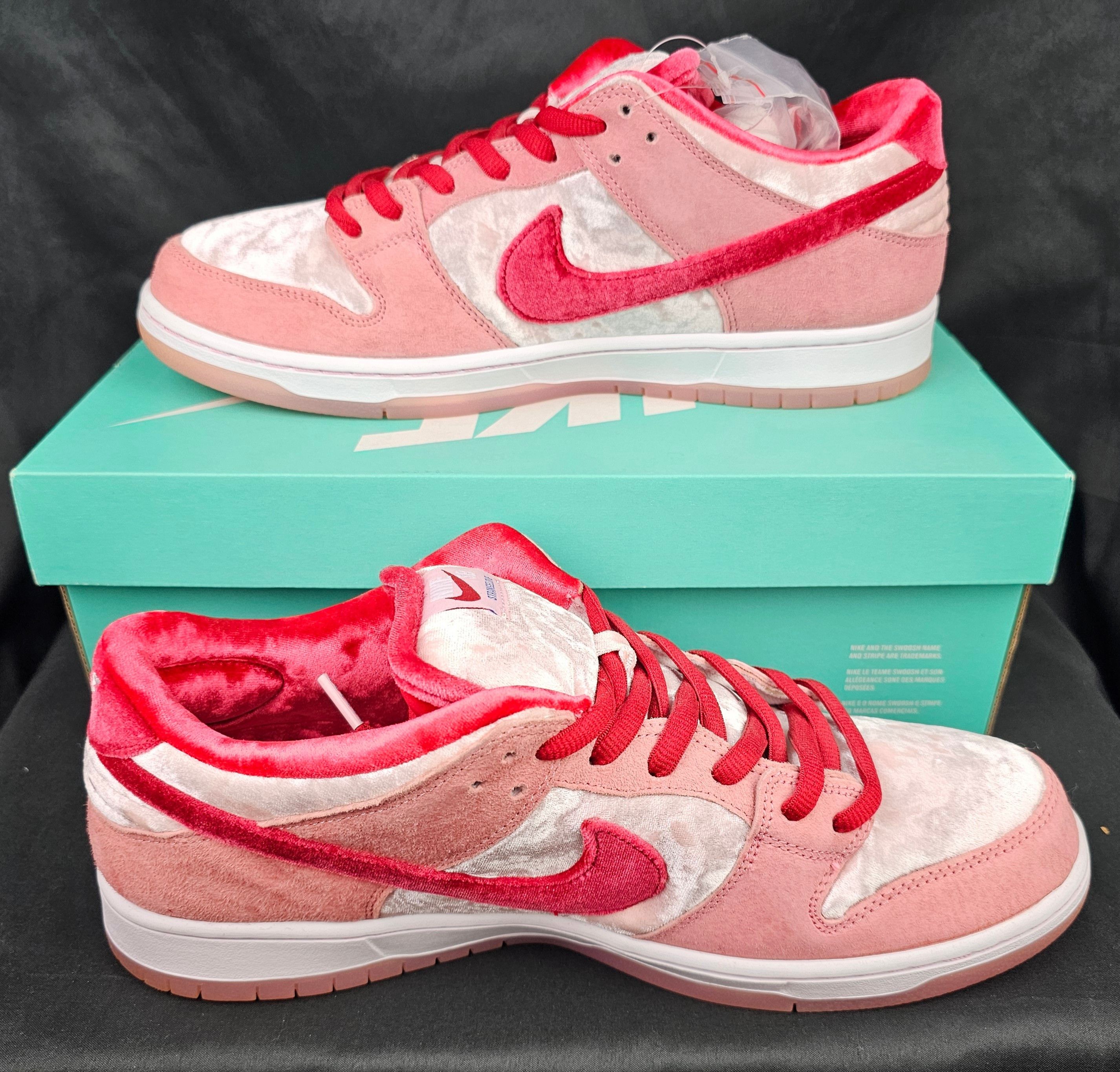 Nike × StrangeLove Skateboards Nike SB Dunk Low x StrangeLove Valentine's Day 2020 Men's Size US 13 / EU 46 - 3 Thumbnail