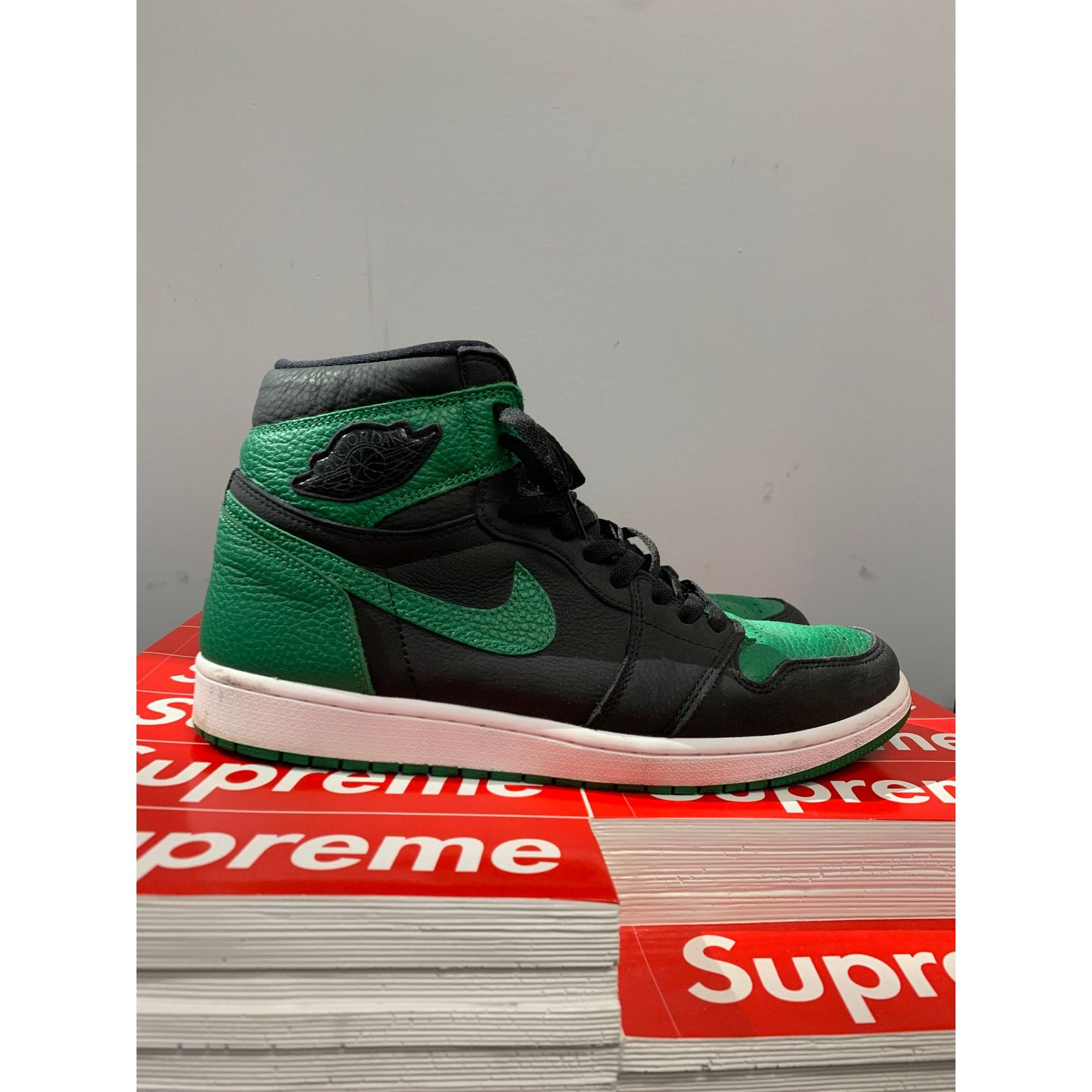 image of Nike Air Jordan 1 Retro High Pine Green Black Size 12 Used Shoes, Men's