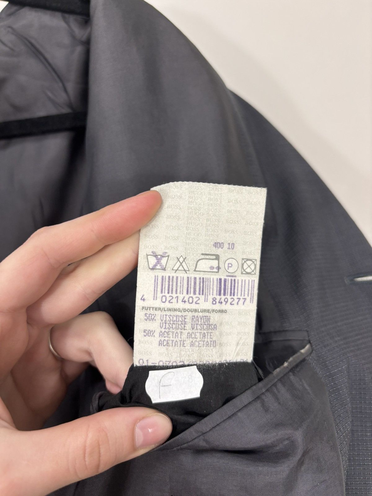 Hugo Boss Hugo Boss Men’s 2-Piece Textured Grey 120s Wool Suit Size 40R - 17 Thumbnail
