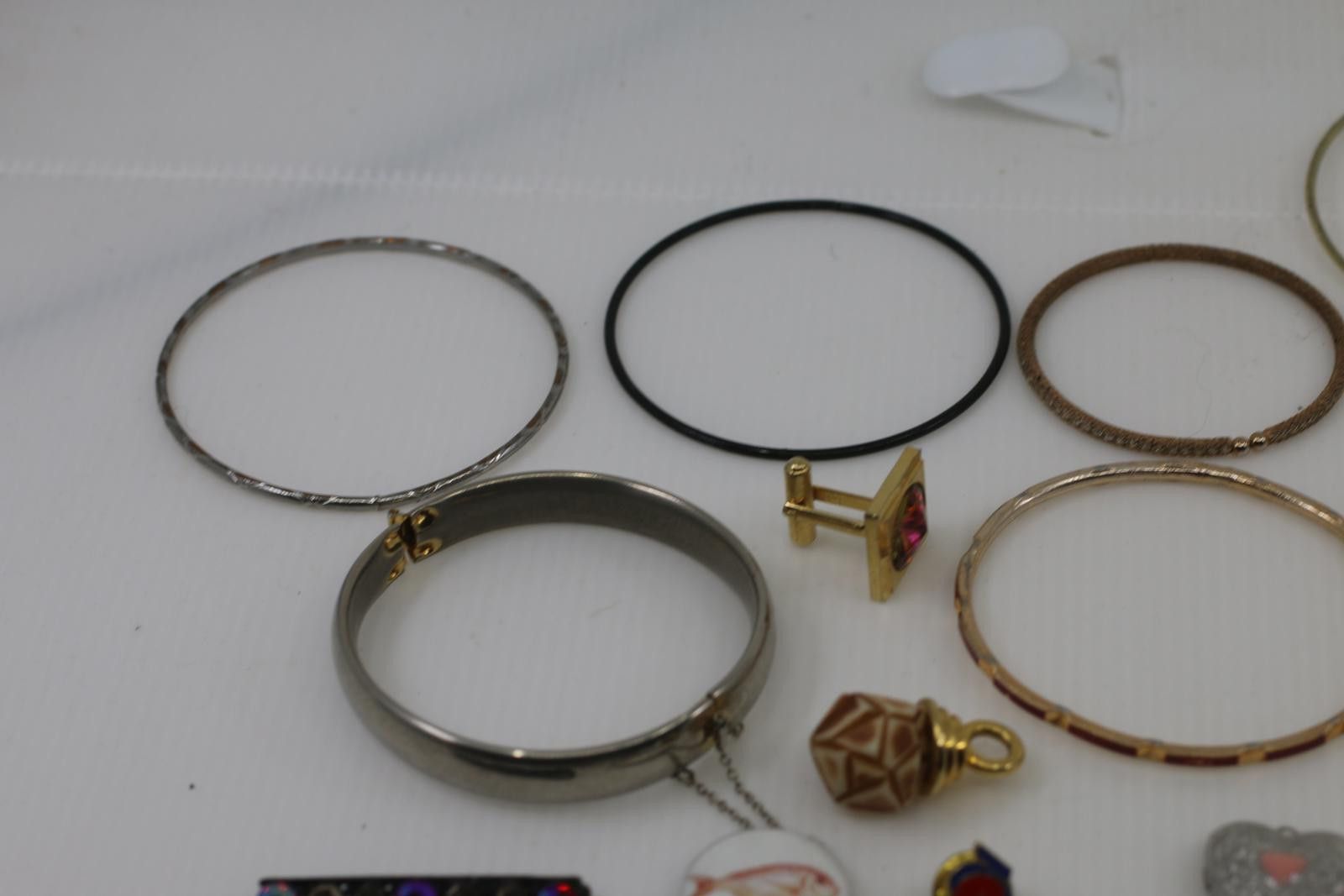 The Unbranded Brand Vintage Jewelry Lot Bracelets, Pendants & Necklace Mixed Size ONE SIZE - 2 Thumbnail
