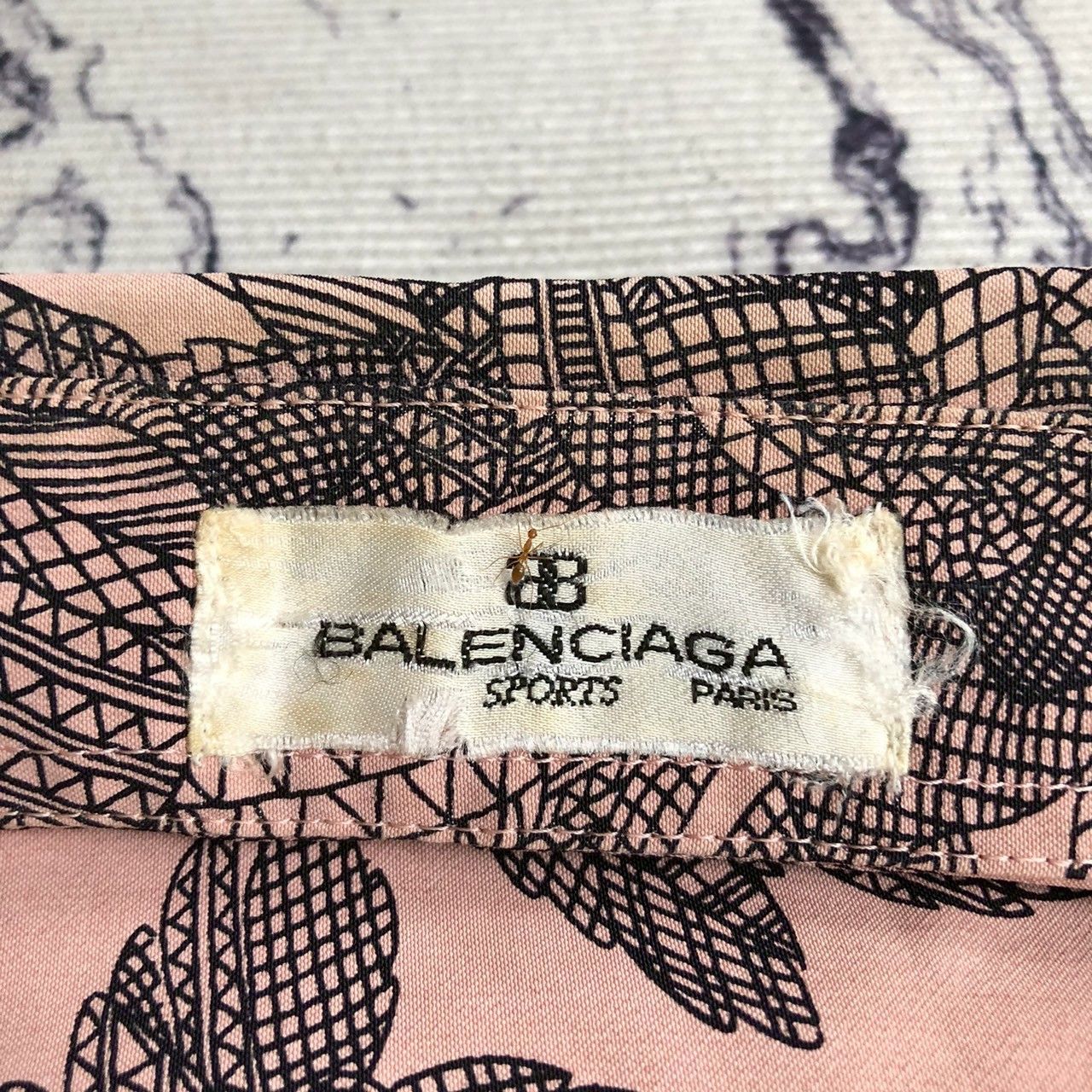 Balenciaga Vintage 90s Balenciaga Sports Paris Floral Shirt Pink Black Size US L / EU 52-54 / 3 - 7 Thumbnail