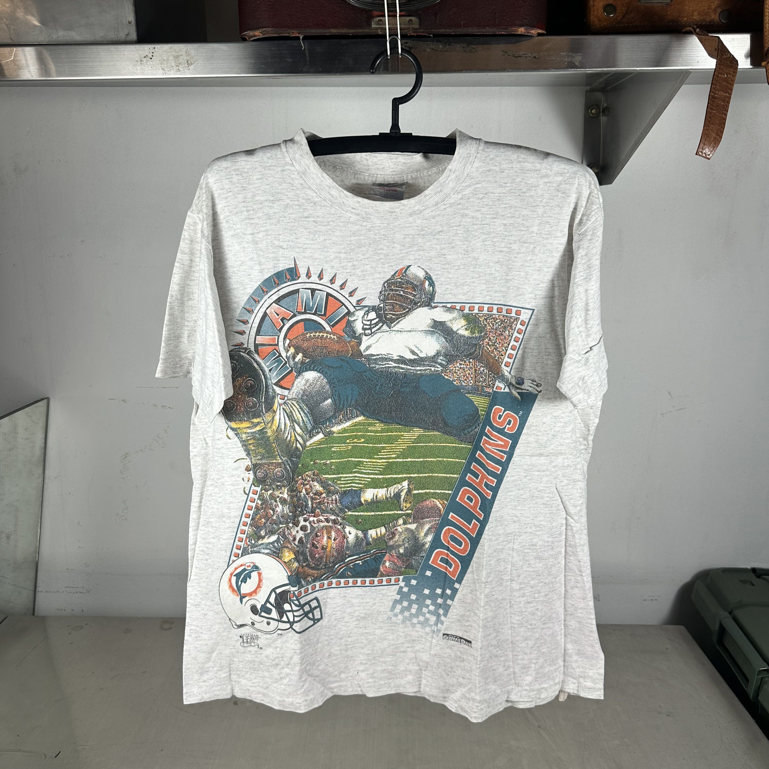 Vintage Vintage 90s Miami Dolphins Football NFL Graphic T-shirt Size US XL / EU 56 / 4 - 1 Thumbnail