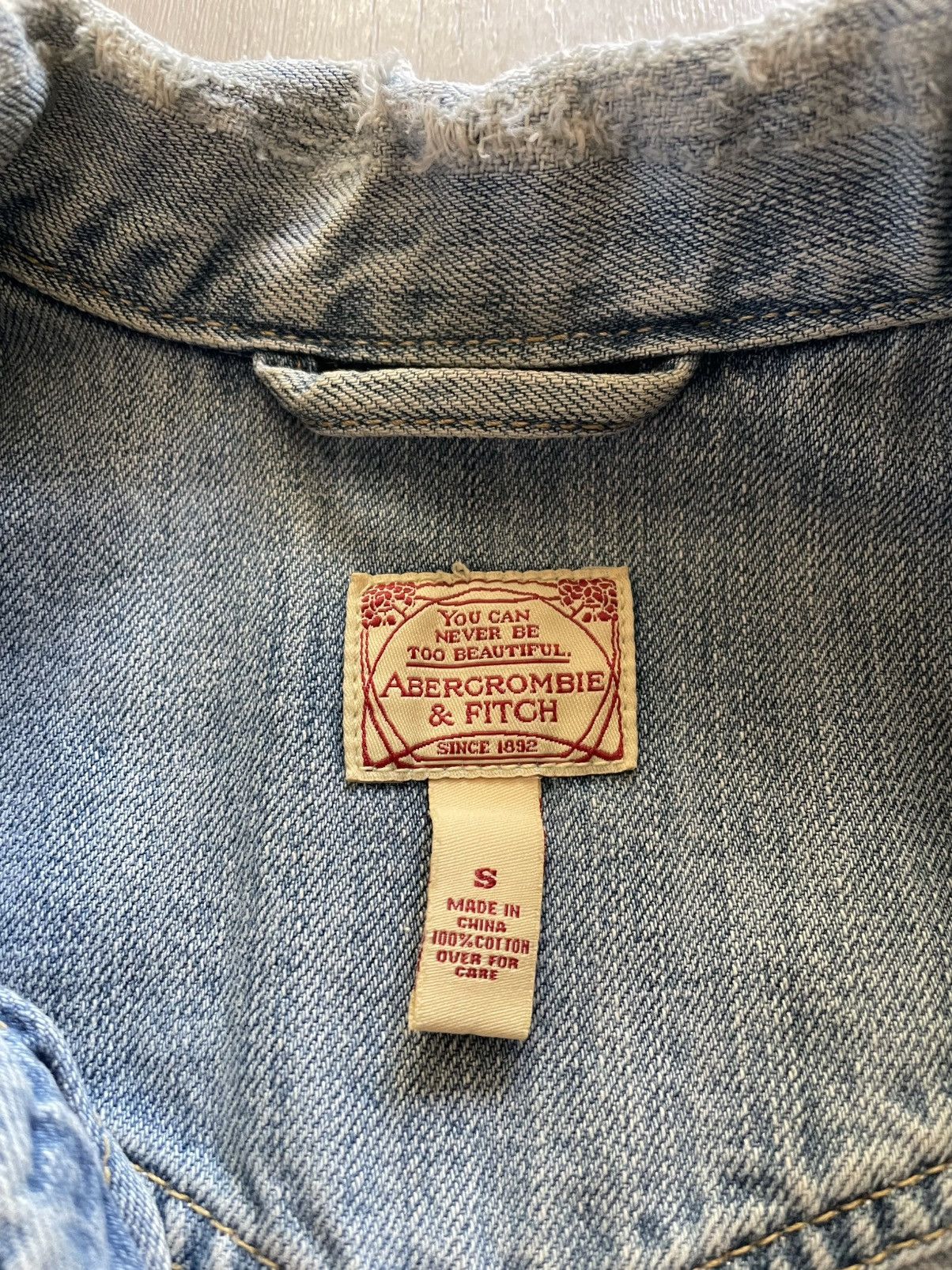 Abercrombie & Fitch Vintage Abercrombie & Fitch Distressed Denim Jacket Sz S Size S / US 4 / IT 40 - 5 Thumbnail